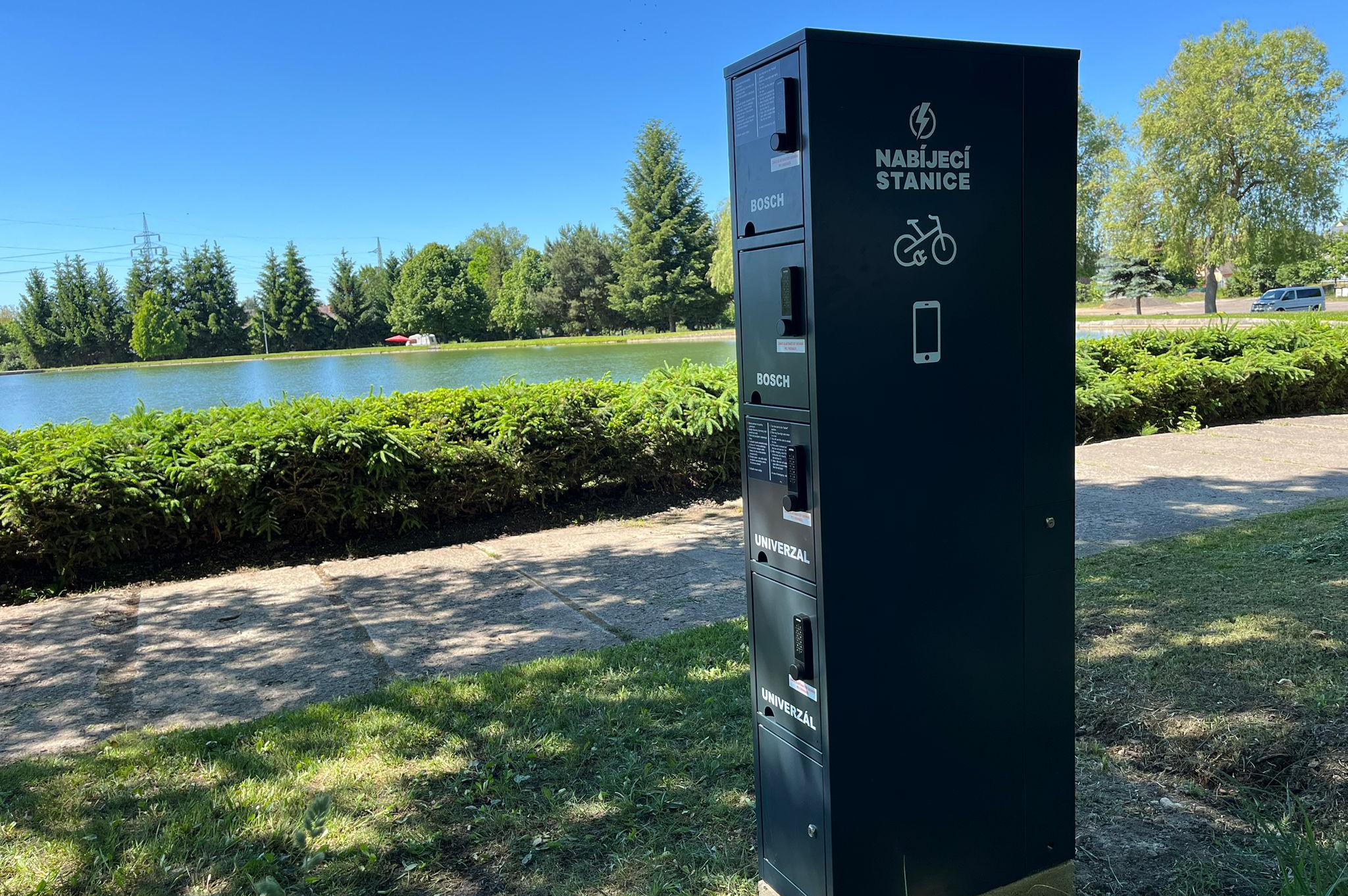 Nabíjecí stanice pro elektrokola a mobilní zařízení - Etron Czech