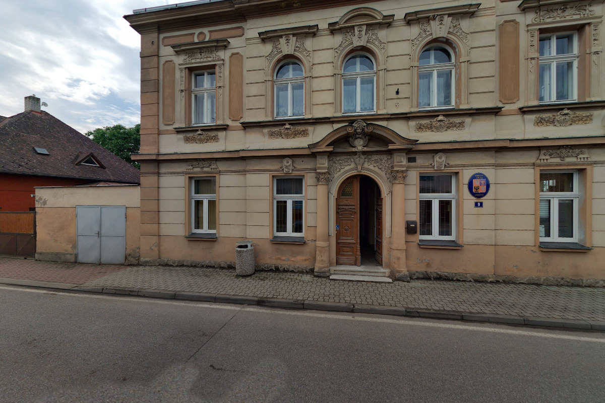 Jirny - obecní úřad foto 2