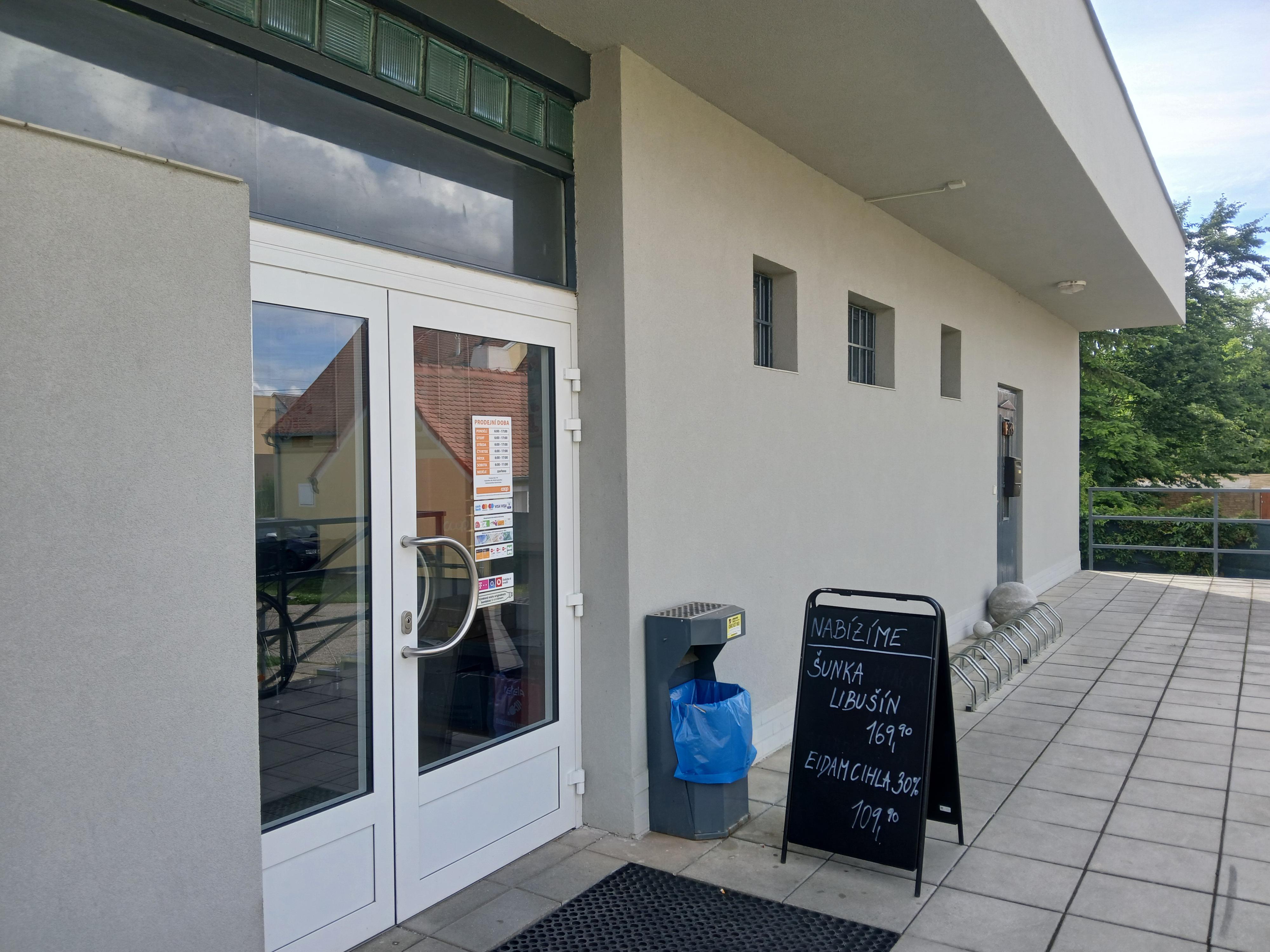 Jednota, spotřební družstvo v Hodoníně - COOP foto 3