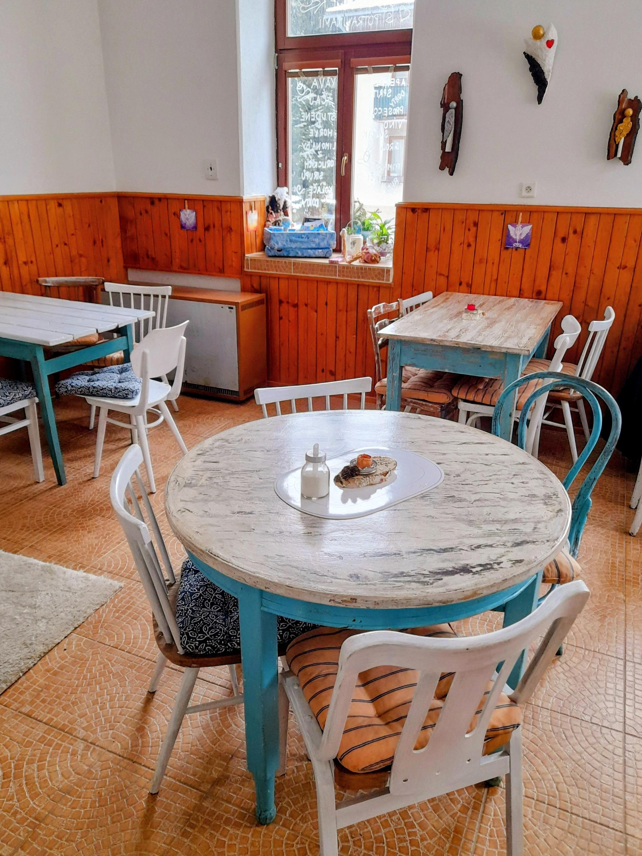 Andělská kavárna, obchůdek s potravinami foto 5