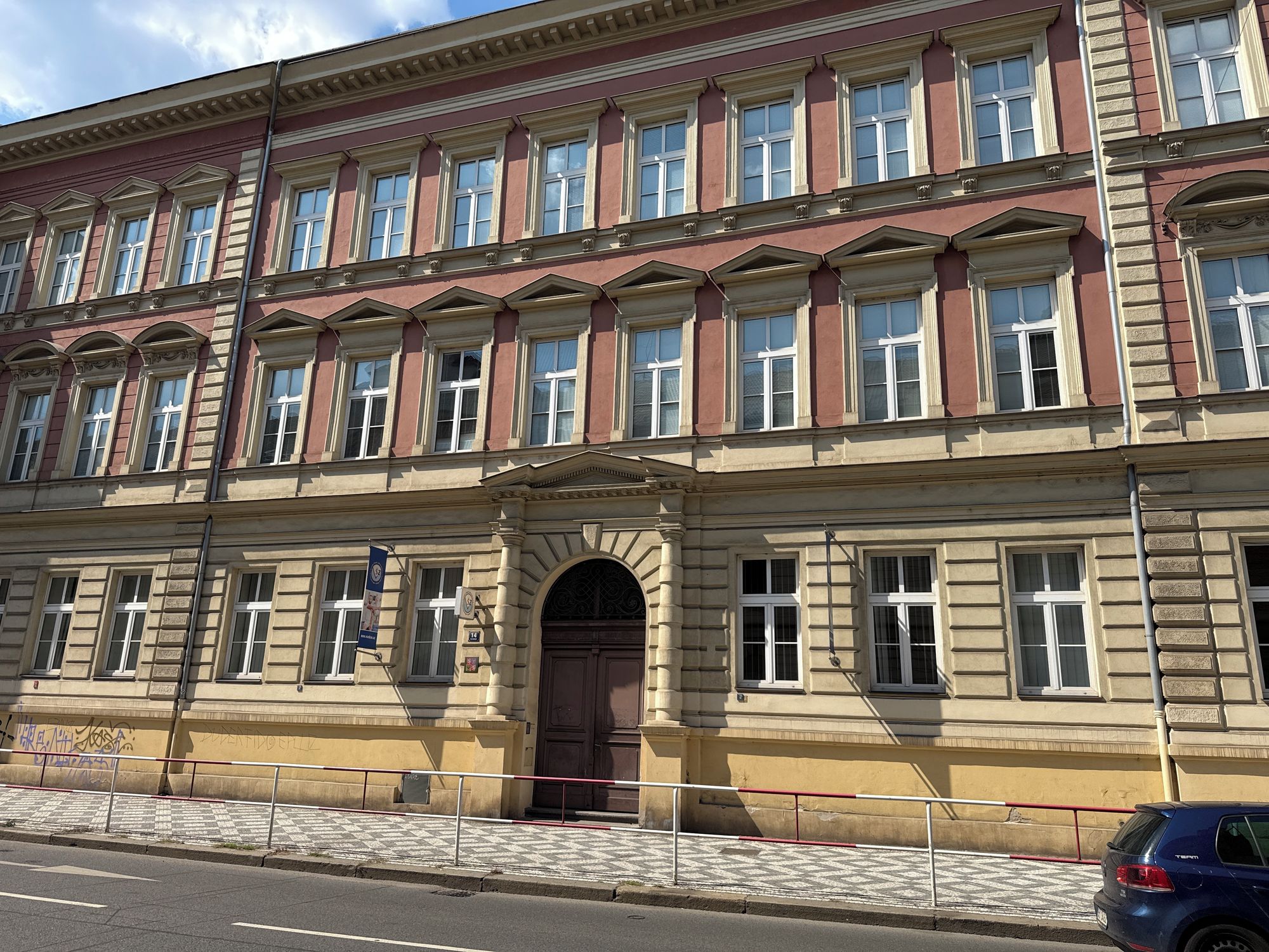 Vysoká škola zdravotnická, o.p.s. foto 1