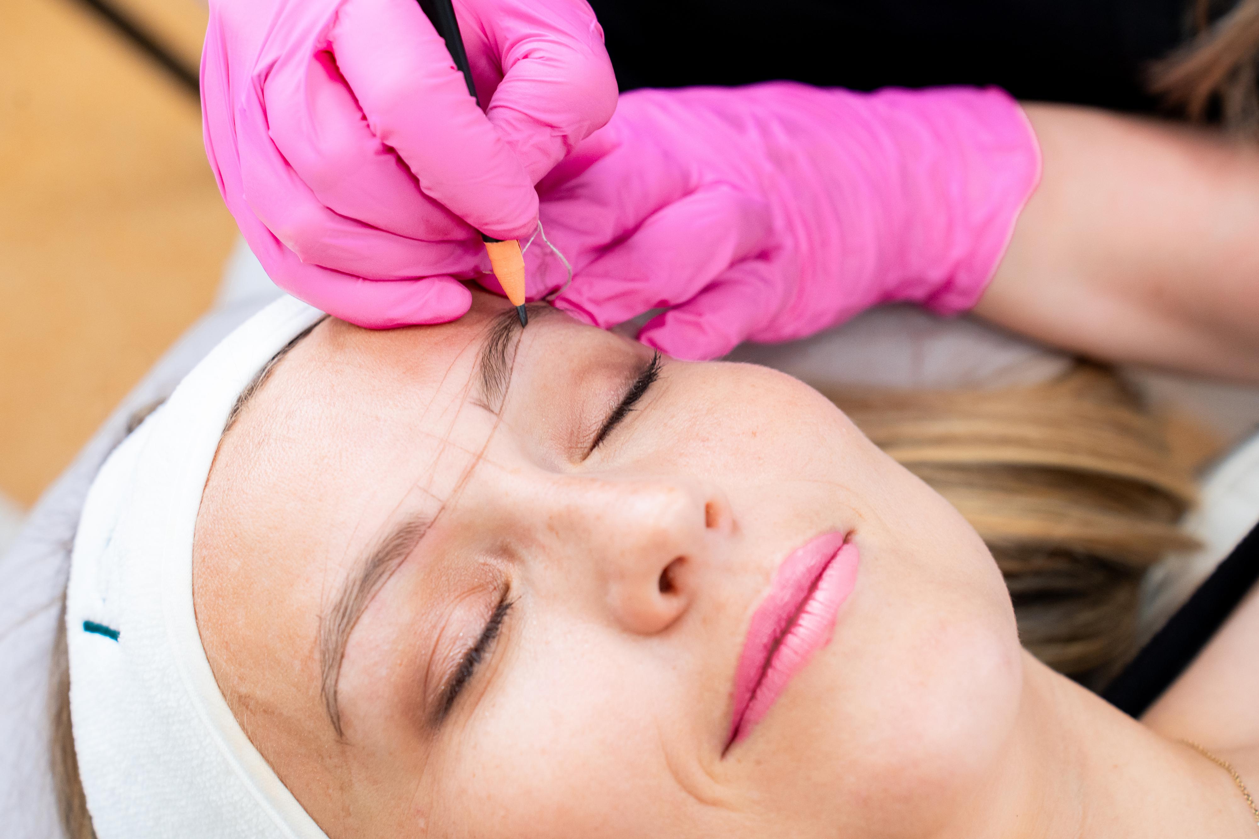 Permanentní make-up obočí, Natural & Powder Brows