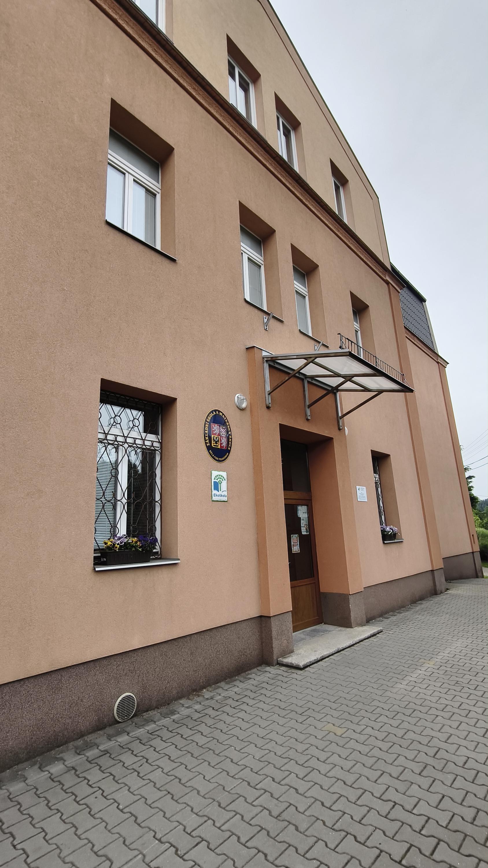 Základní škola a Mateřská škola Bělá pod Pradědem foto 2