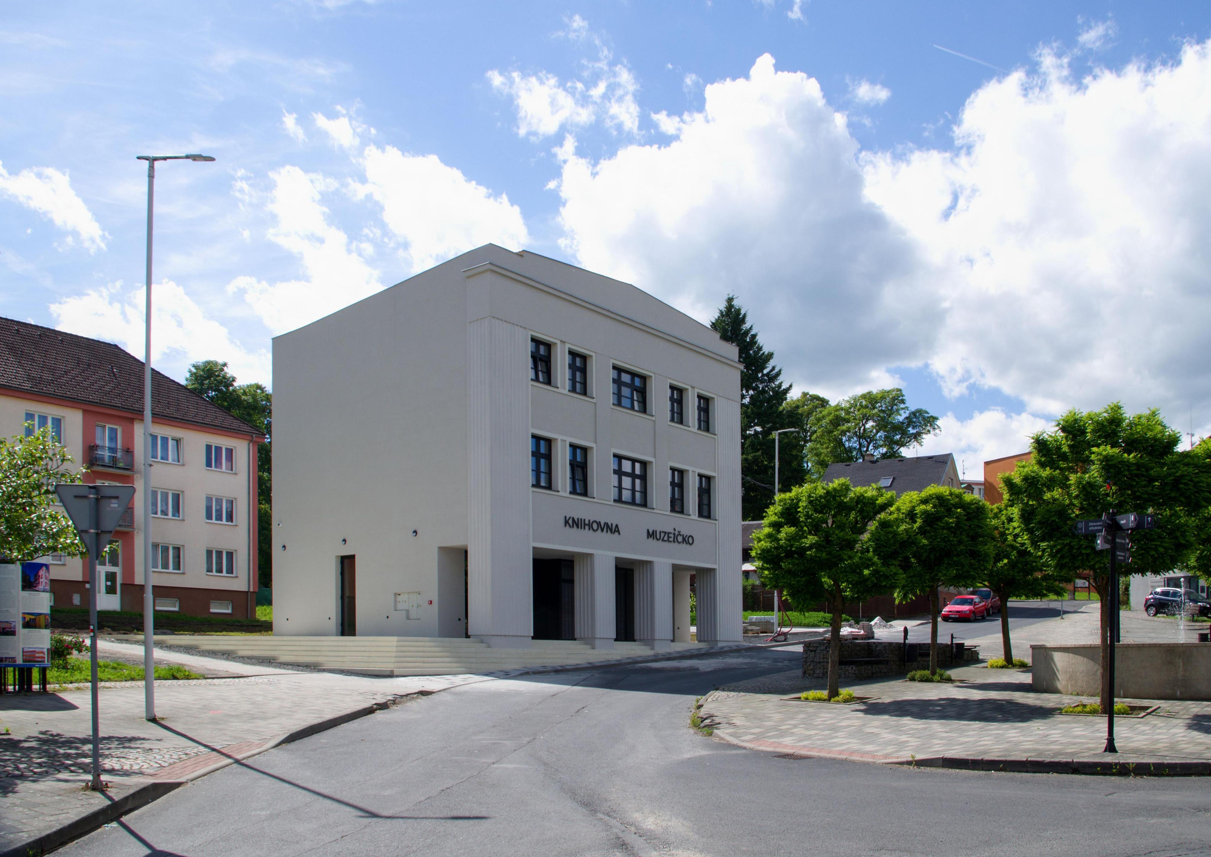 Knihovna a muzeíčko foto 3