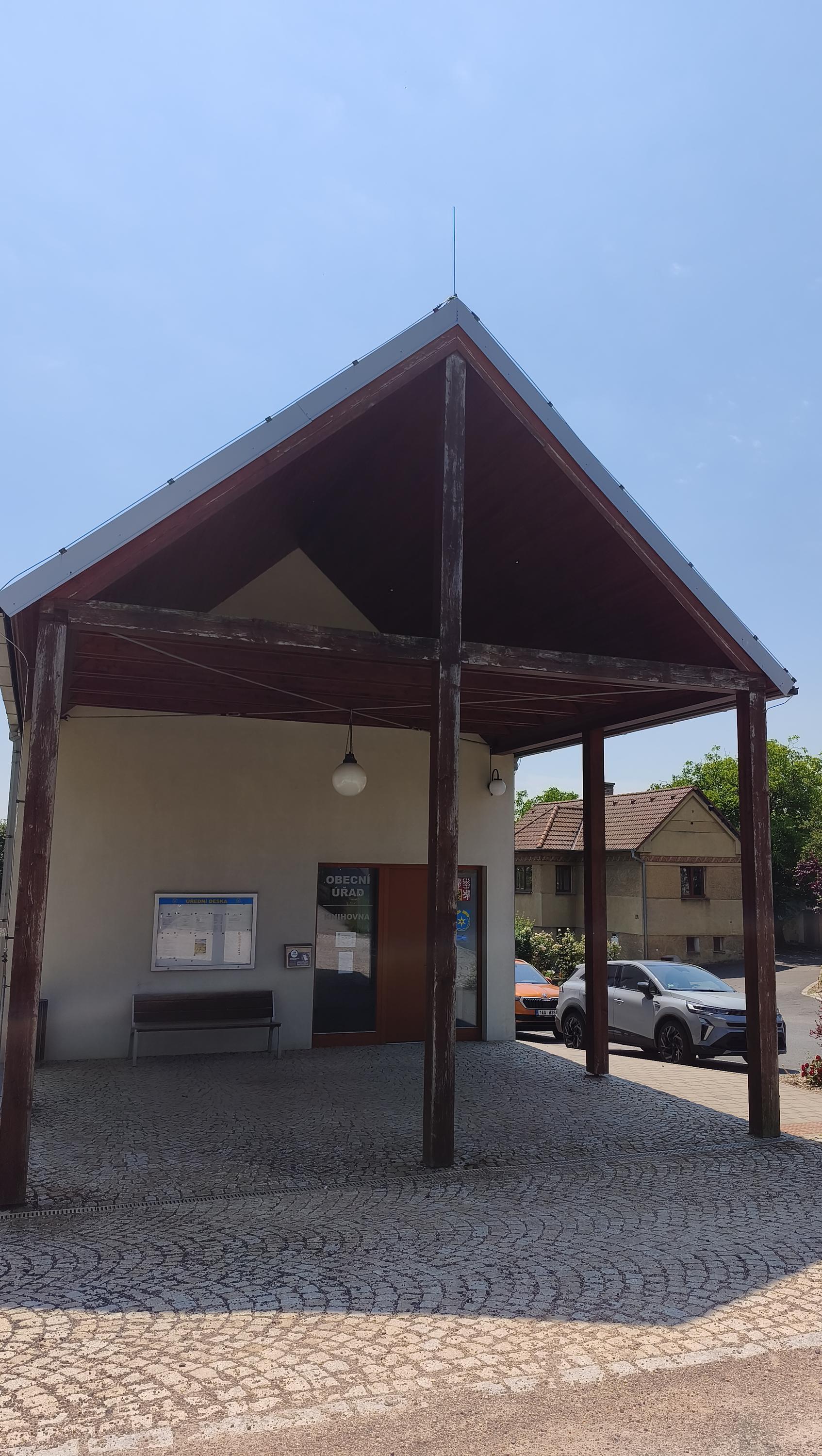 Zichovec - obecní úřad foto 4