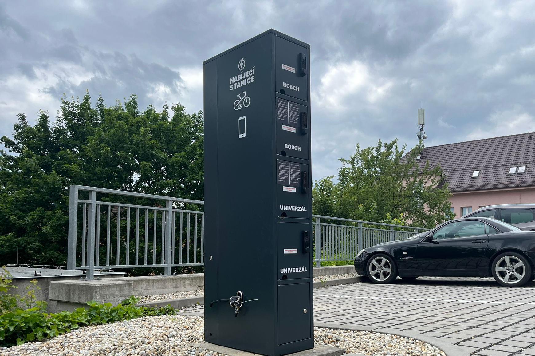 Nabíjecí stanice pro elektrokola a mobilní zařízení Etron Czech