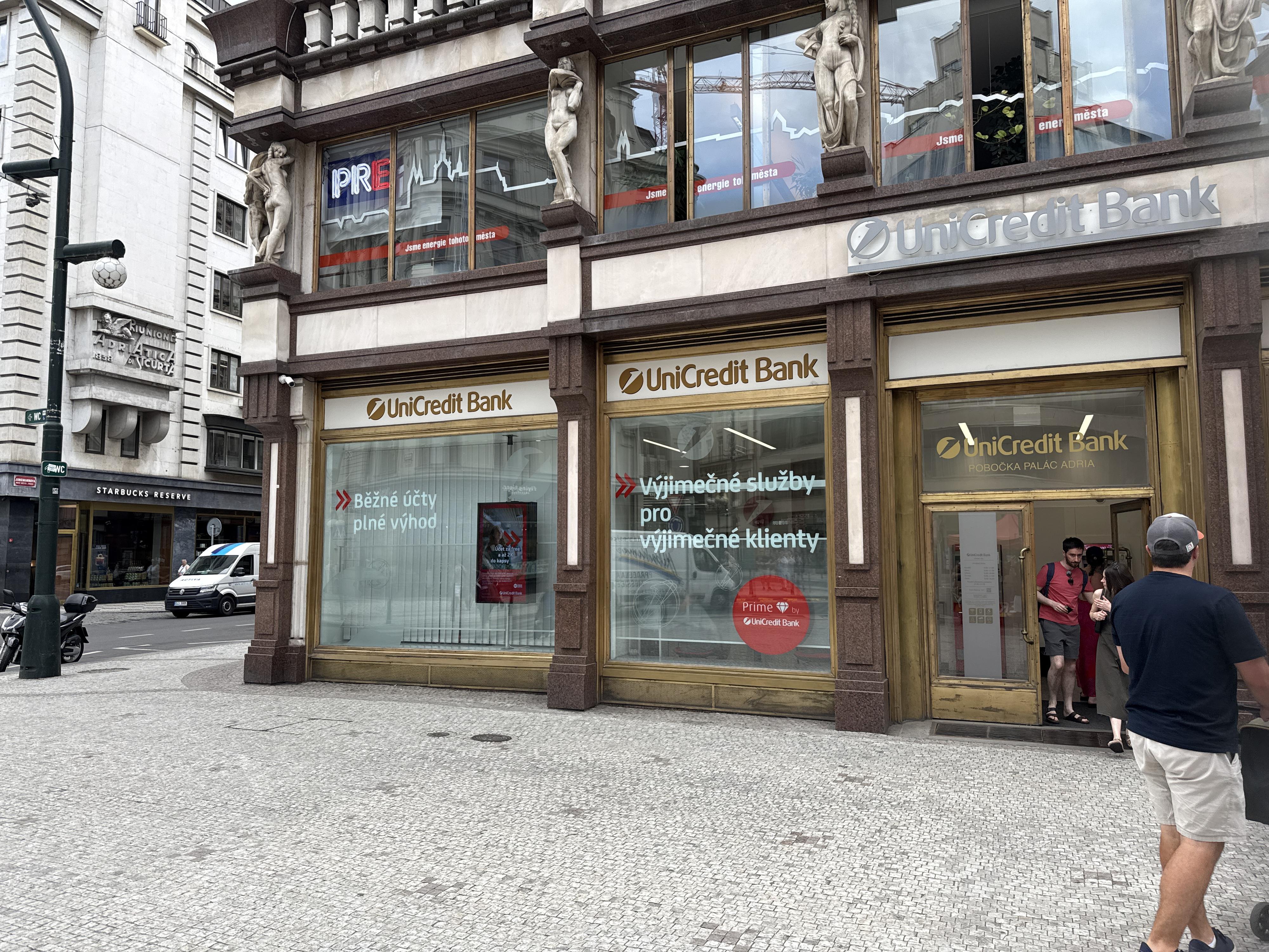 UniCredit Bank Czech Republic and Slovakia, a.s. foto 2