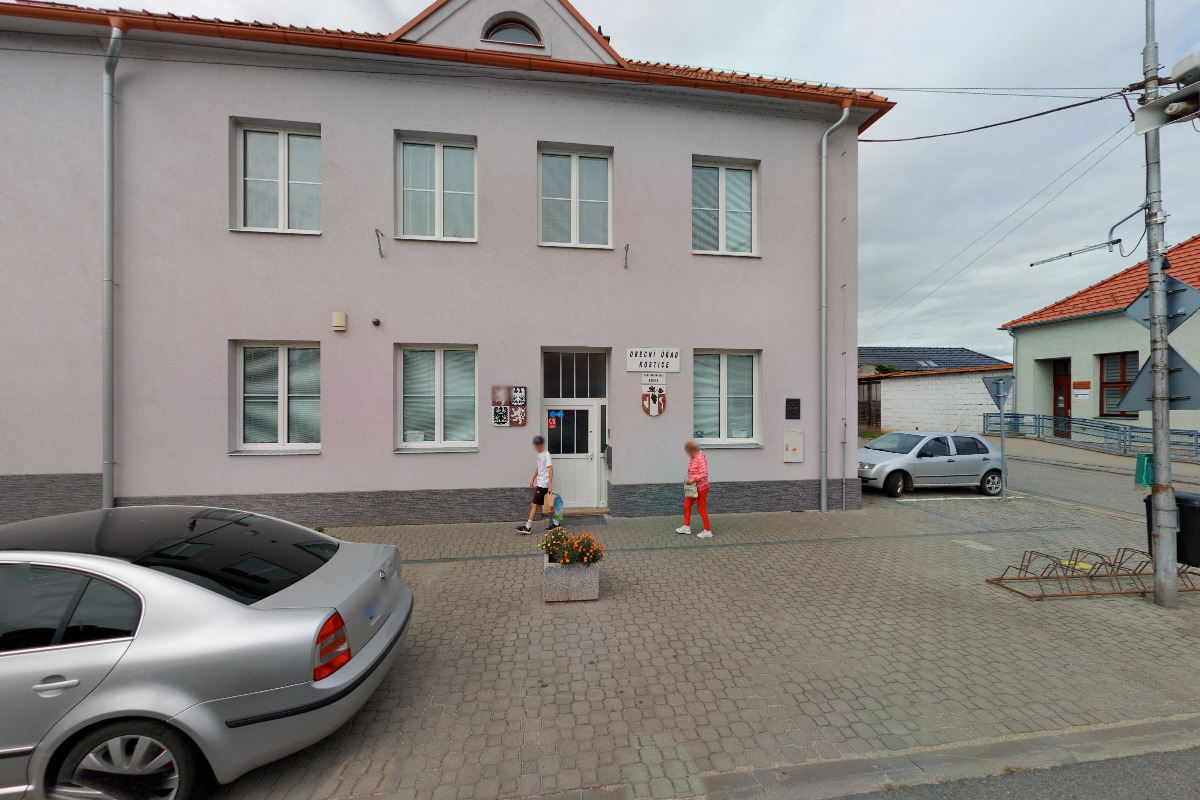 Kostice - obecní úřad foto 4