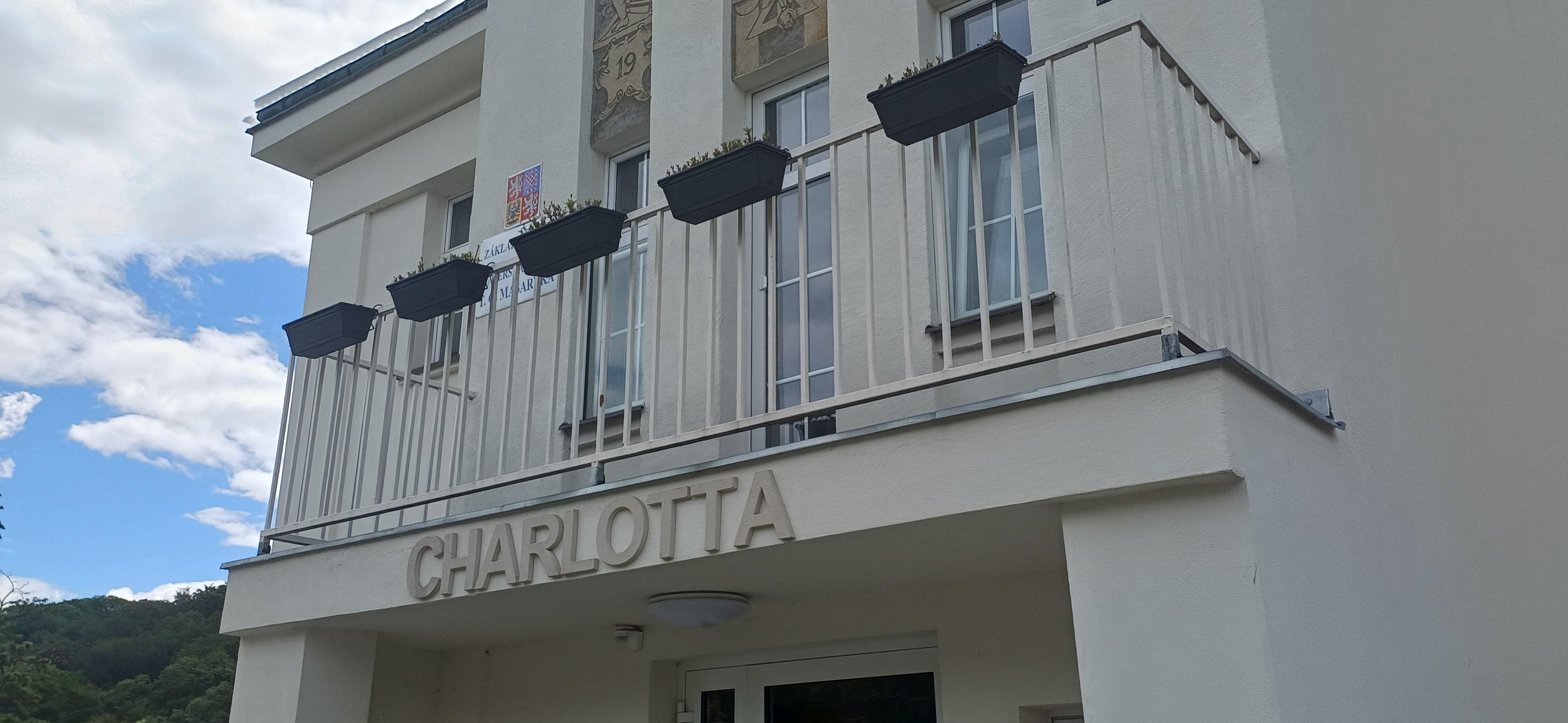 ZŠ a MŠ T. G. Masaryka, Praha 6, Náměstí Českého povstání foto 1