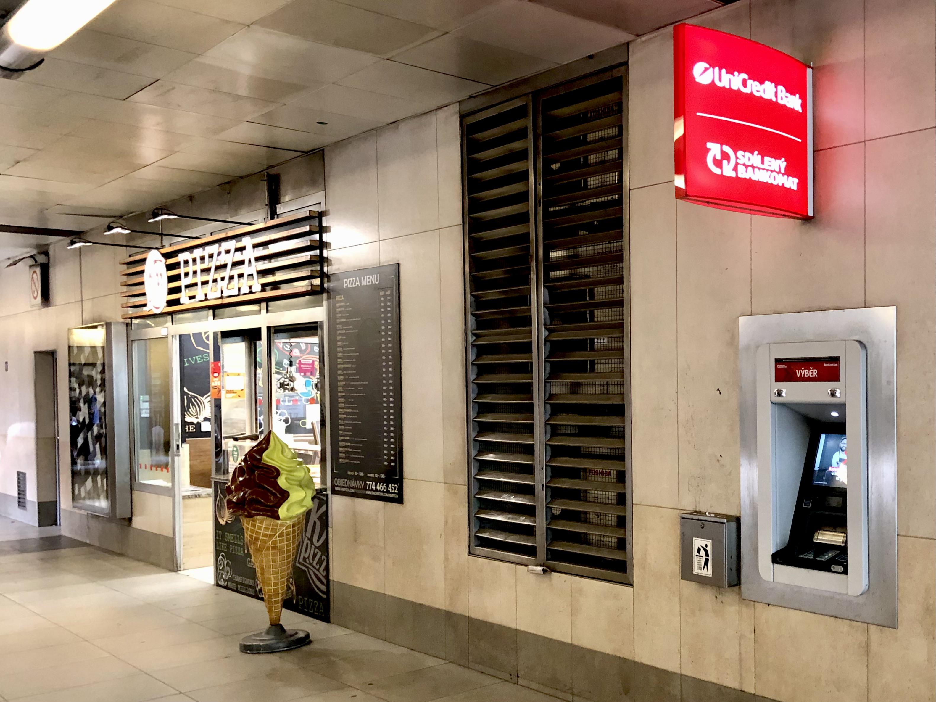 Bankomat UniCredit Bank Czech Republic foto 4