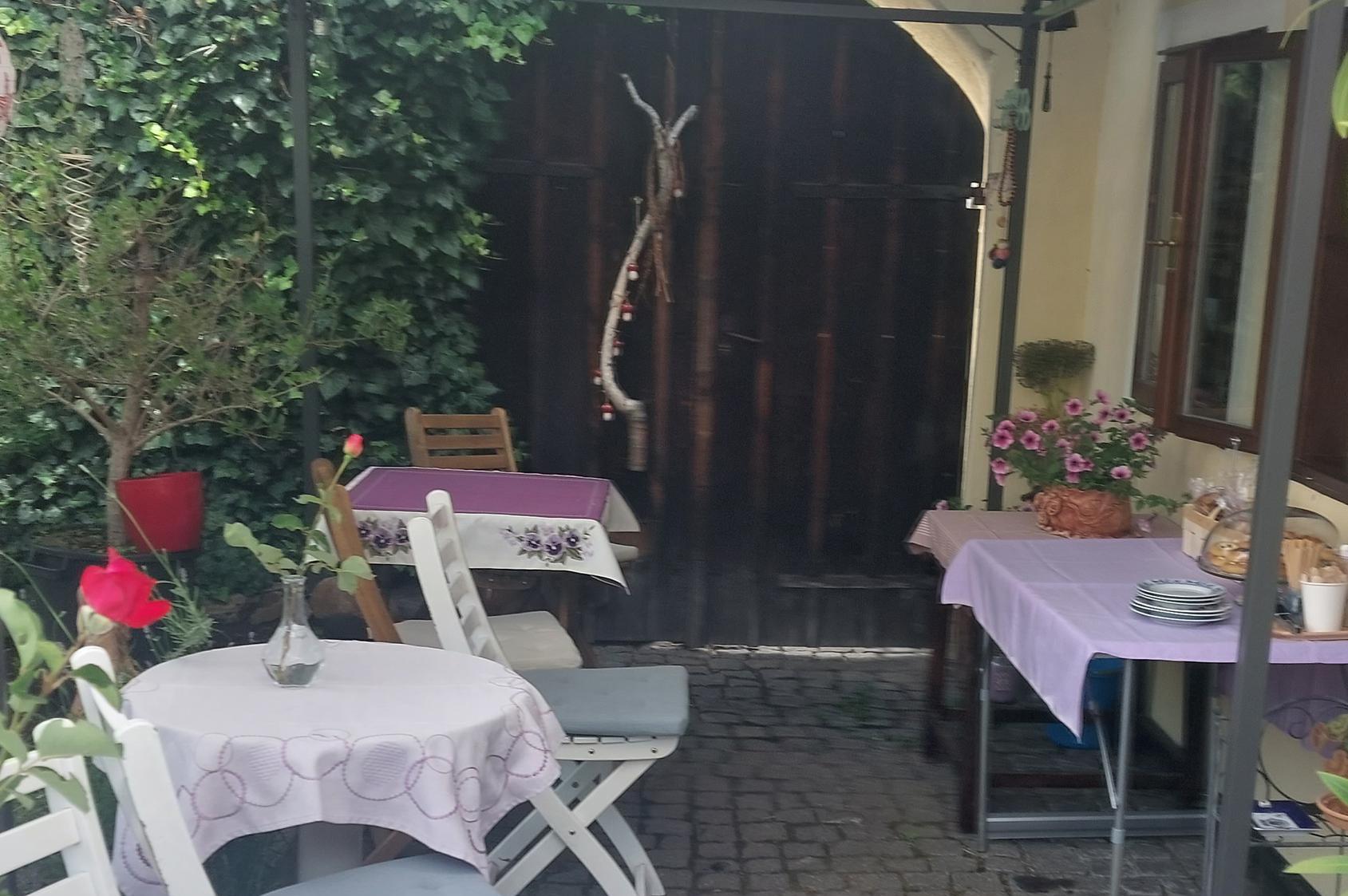 Káva u kláštera foto 1