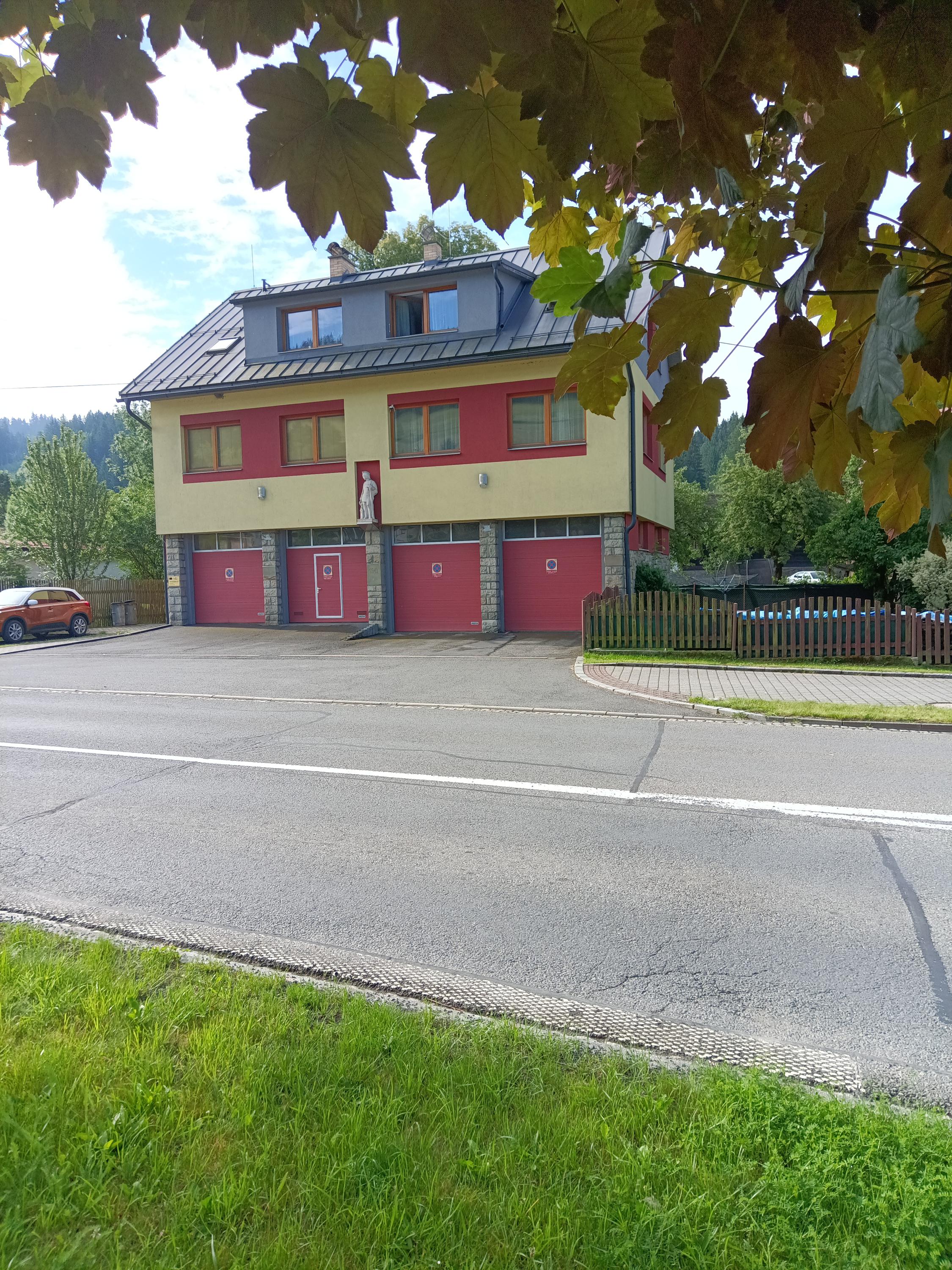 SDH Velké Karlovice U kostela foto 3