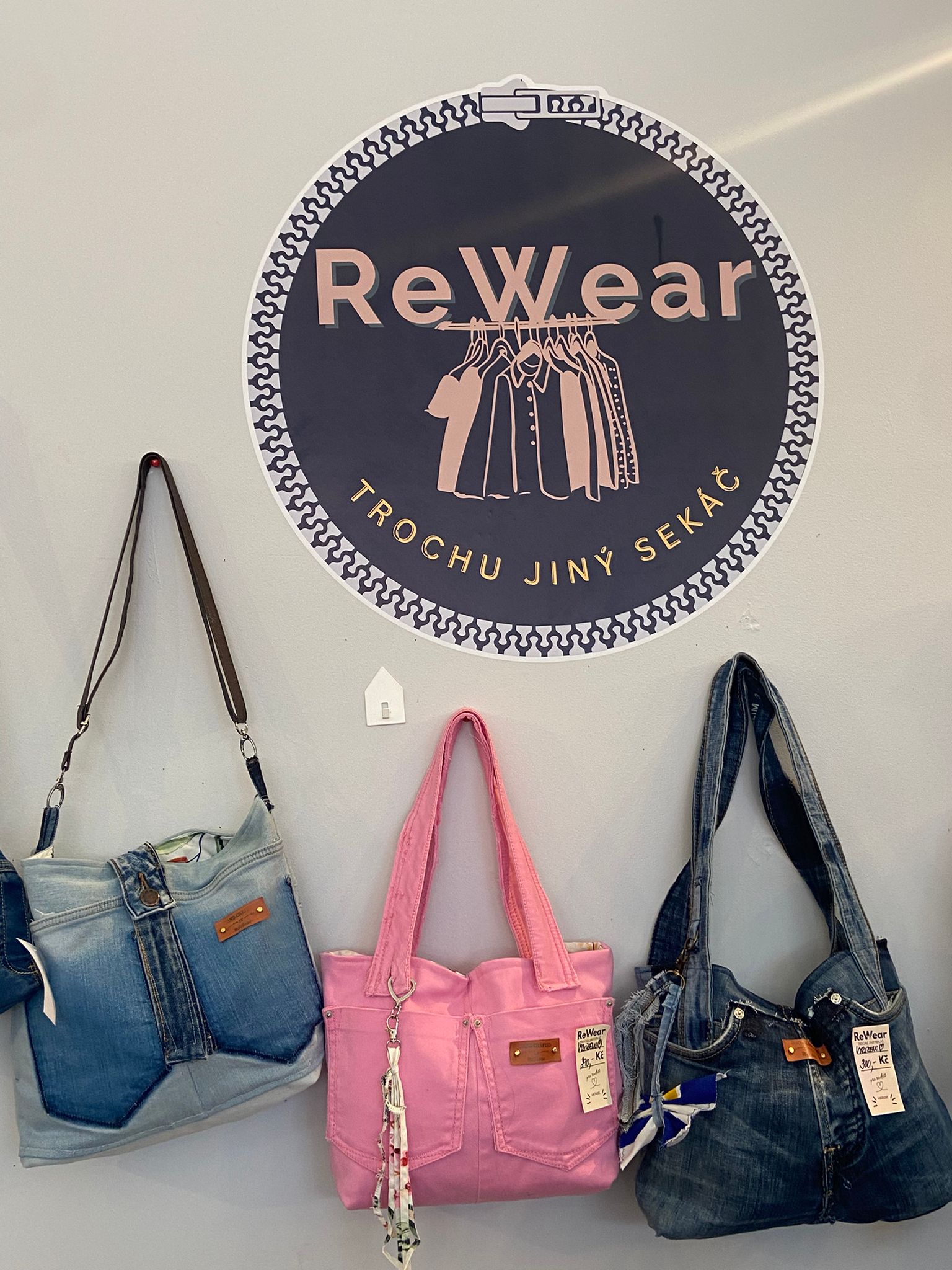 ReWear - Secondhand foto 2