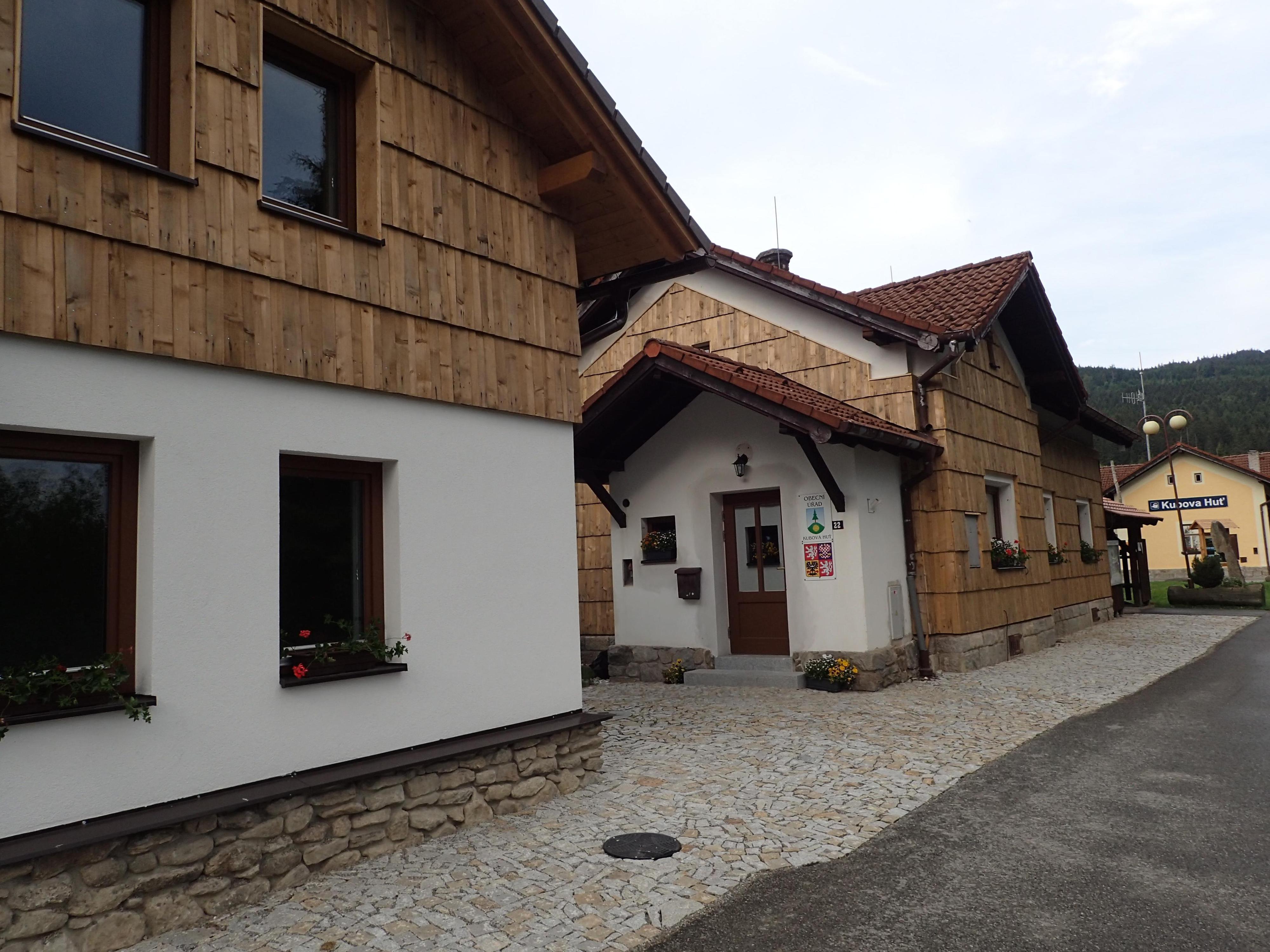 Kubova Huť - obecní úřad foto 3