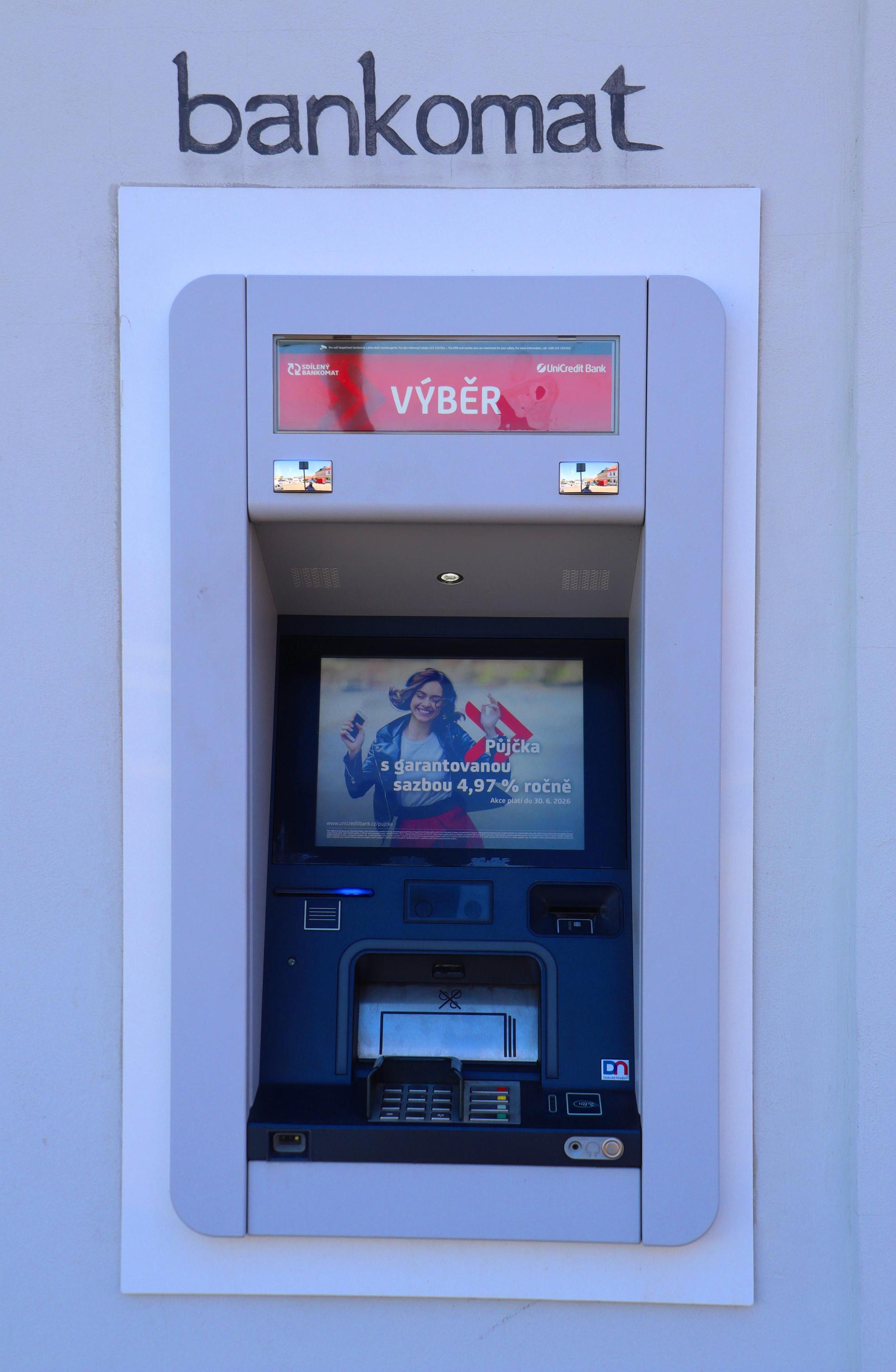 Bankomat UniCredit Bank Czech Republic foto 2