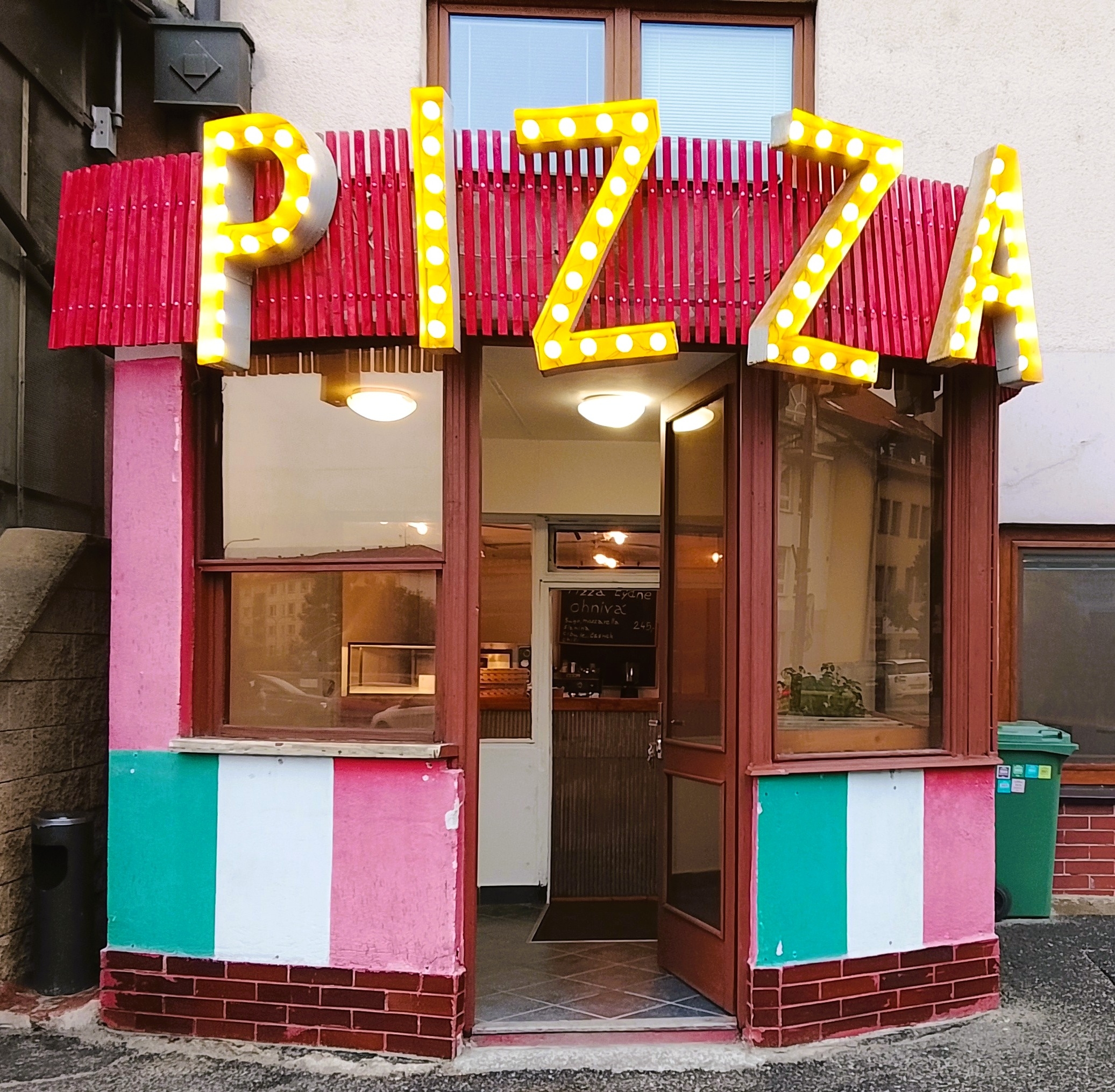 PIZZA Velké Meziříčí foto 3