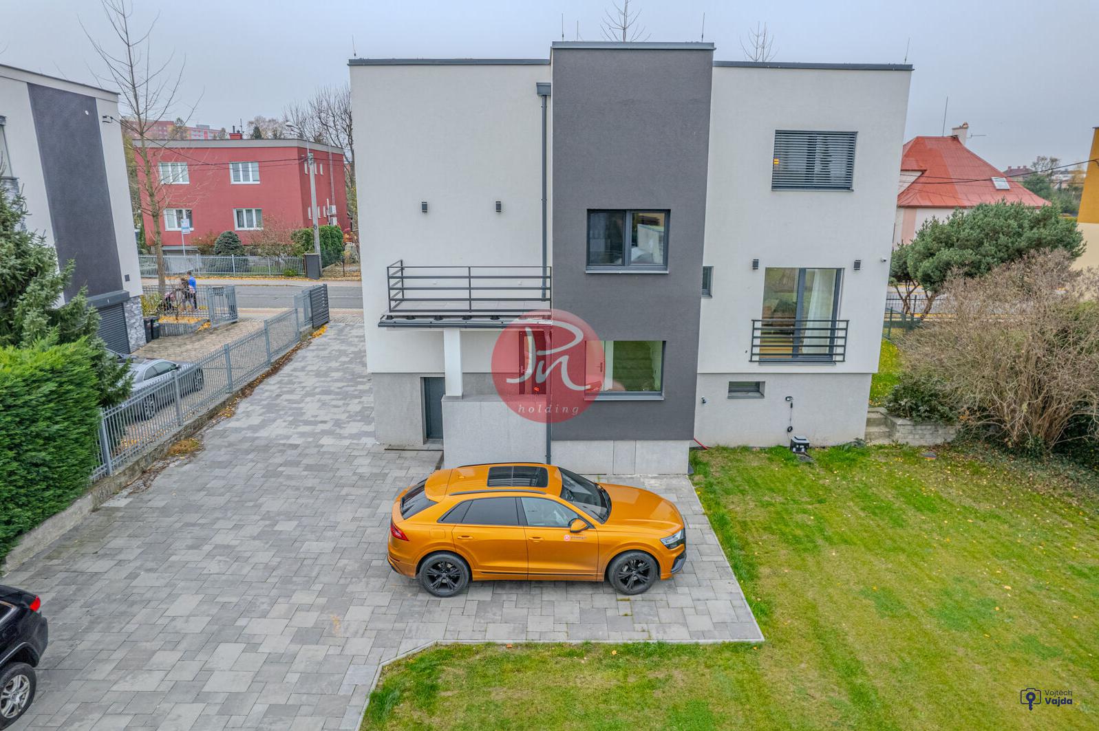 Pronájem luxusního rodinného domu 6+KK
