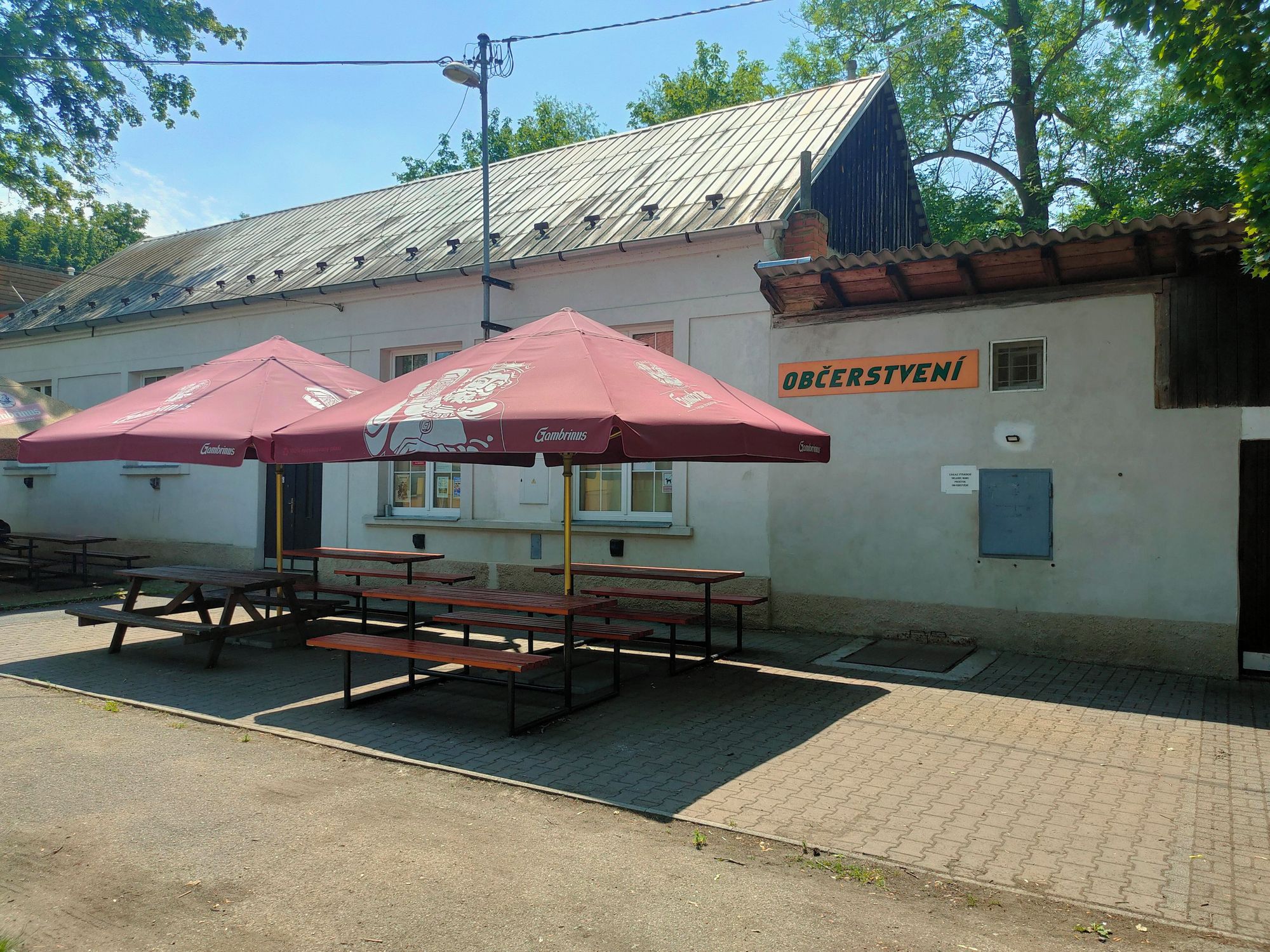 Občerstvení u kurtu