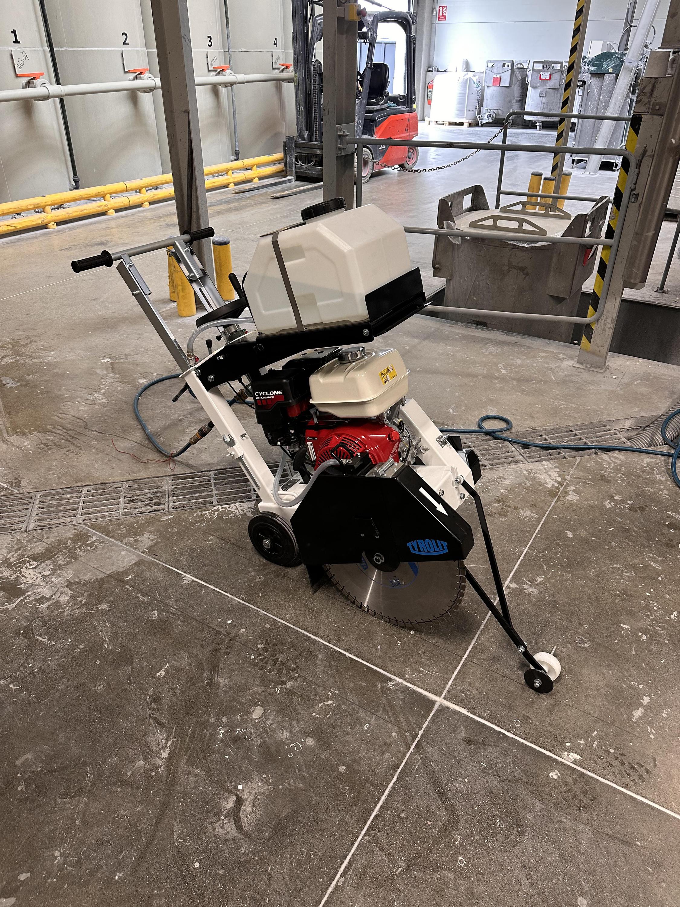 Jádrové vrtání, řezání betonů a asfaltu - Ing. Jan Kaderka foto 4
