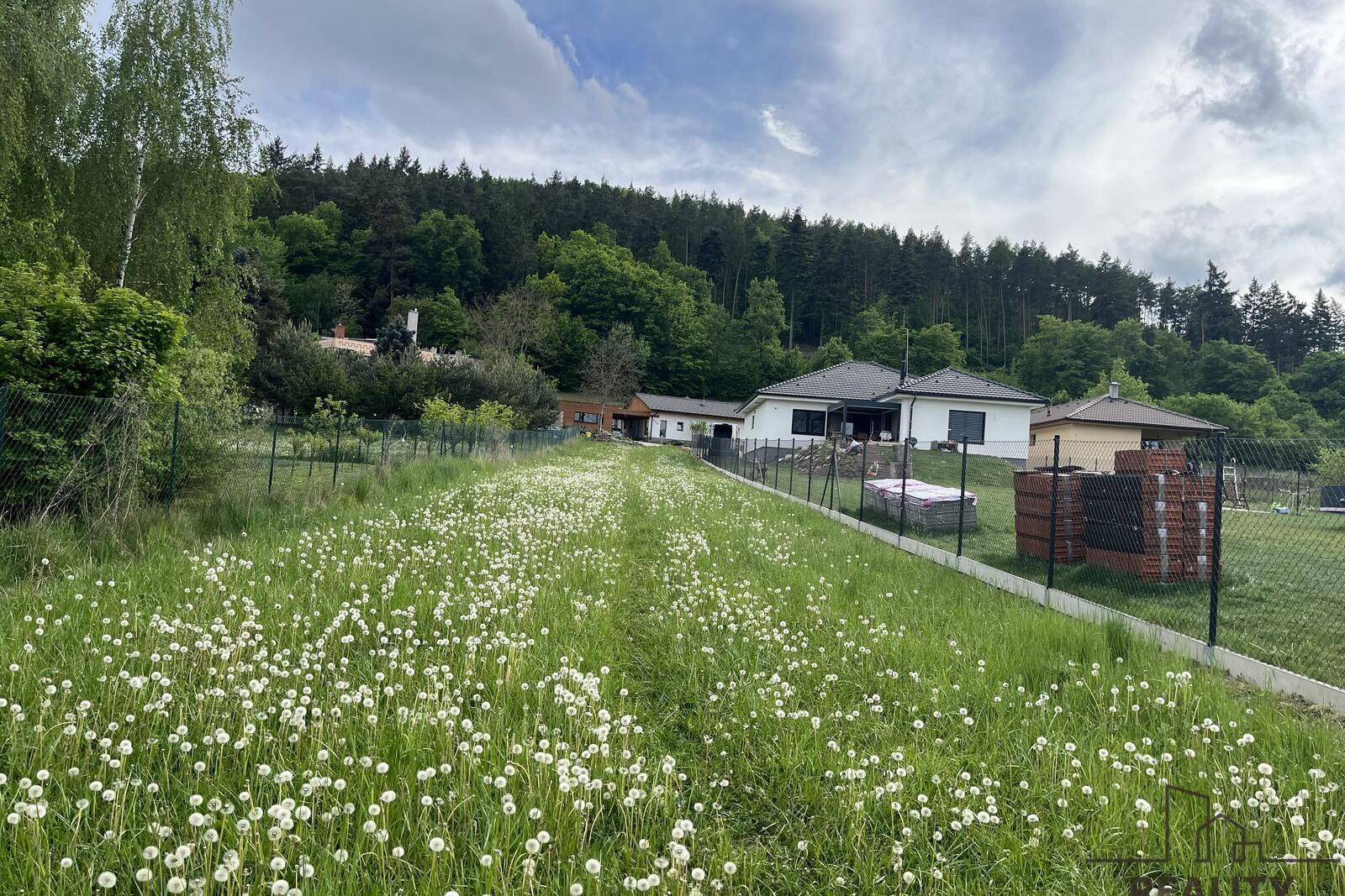 Prodej stavebního pozemku v Sentici 814m2