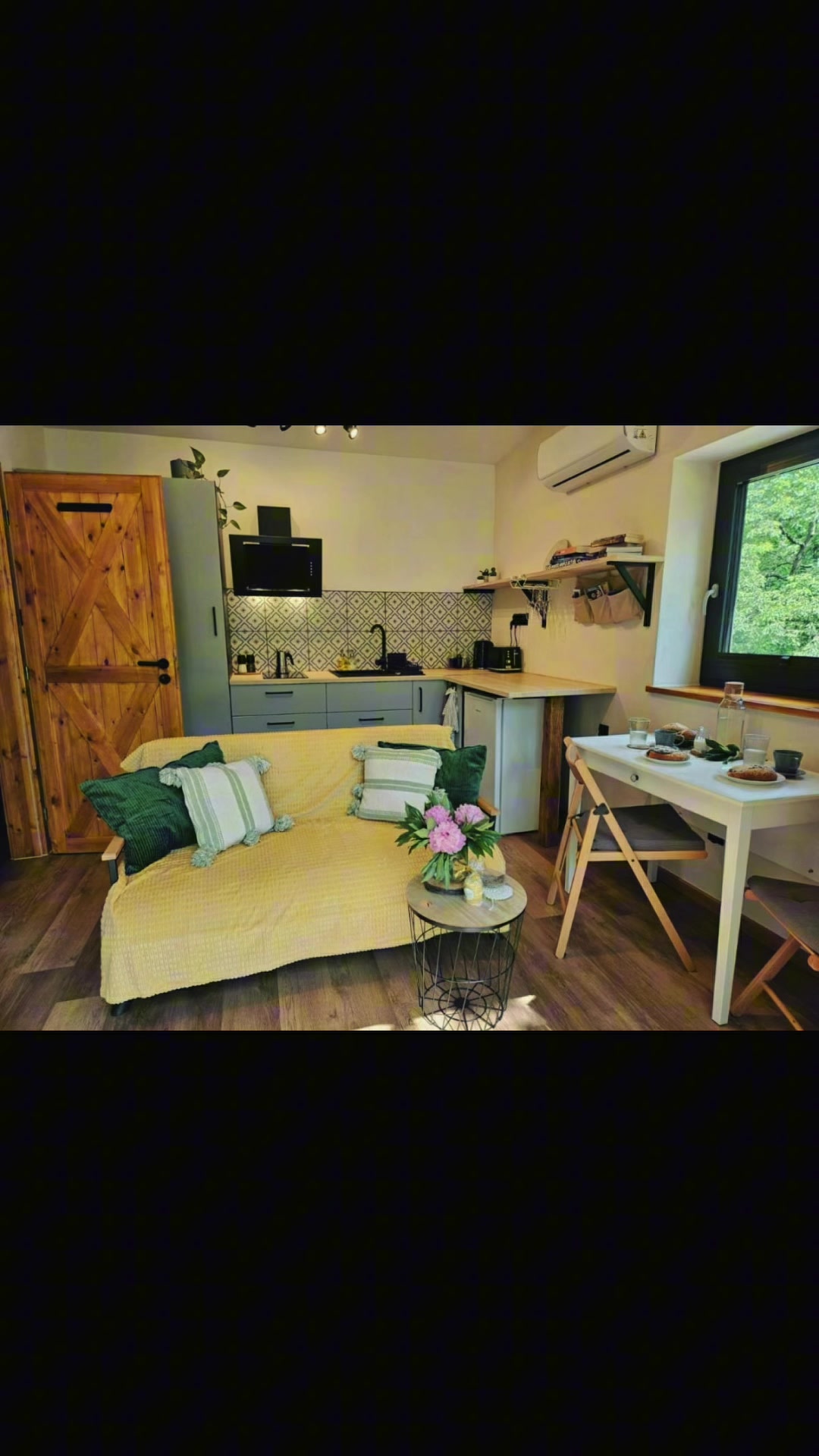 Glamping & Farm Zlaté Podlesí - Slamáček v sadě foto 2 (náhled videa)