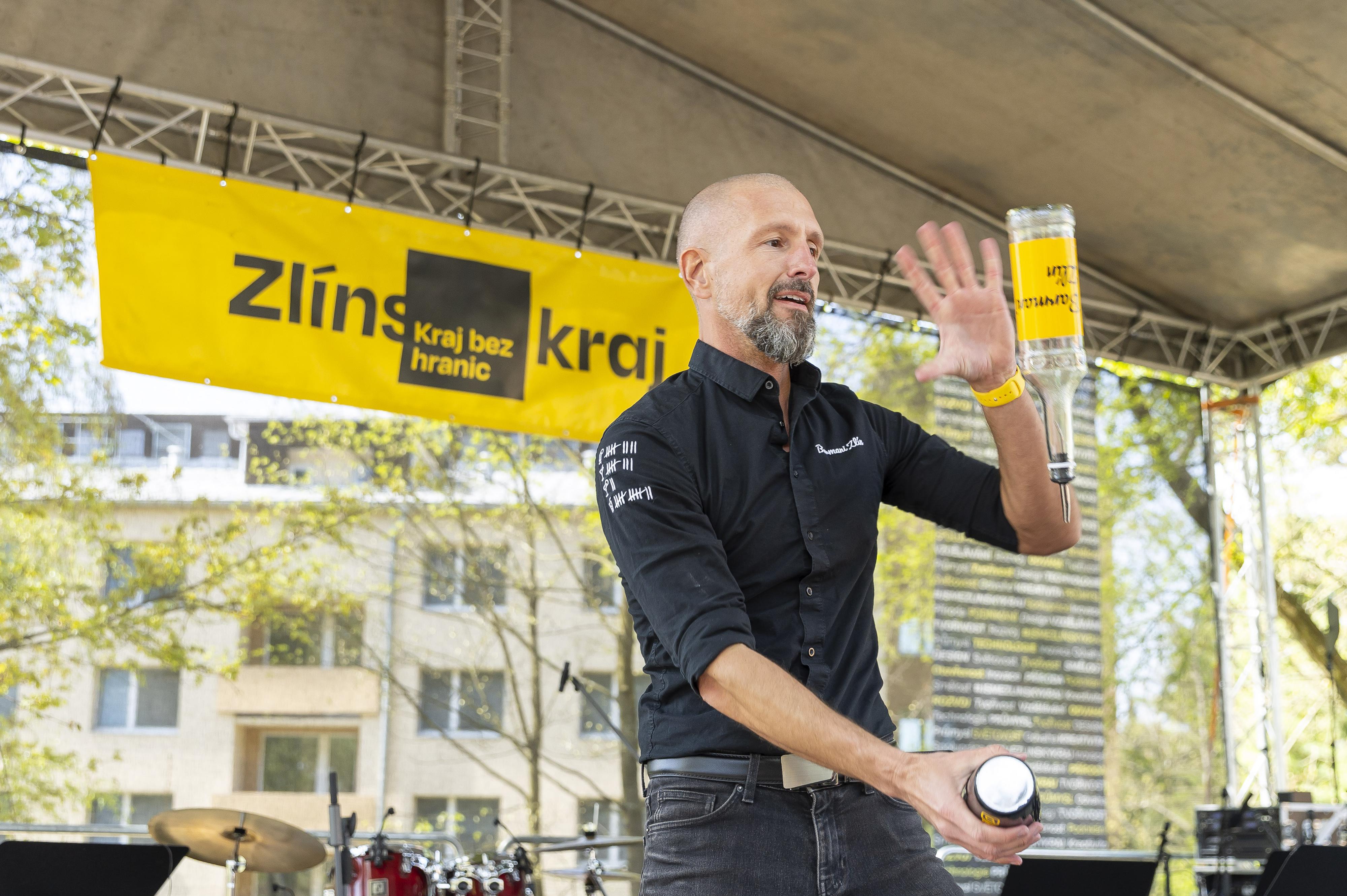 Barmani Zlín - barman Kuba Libre Orel