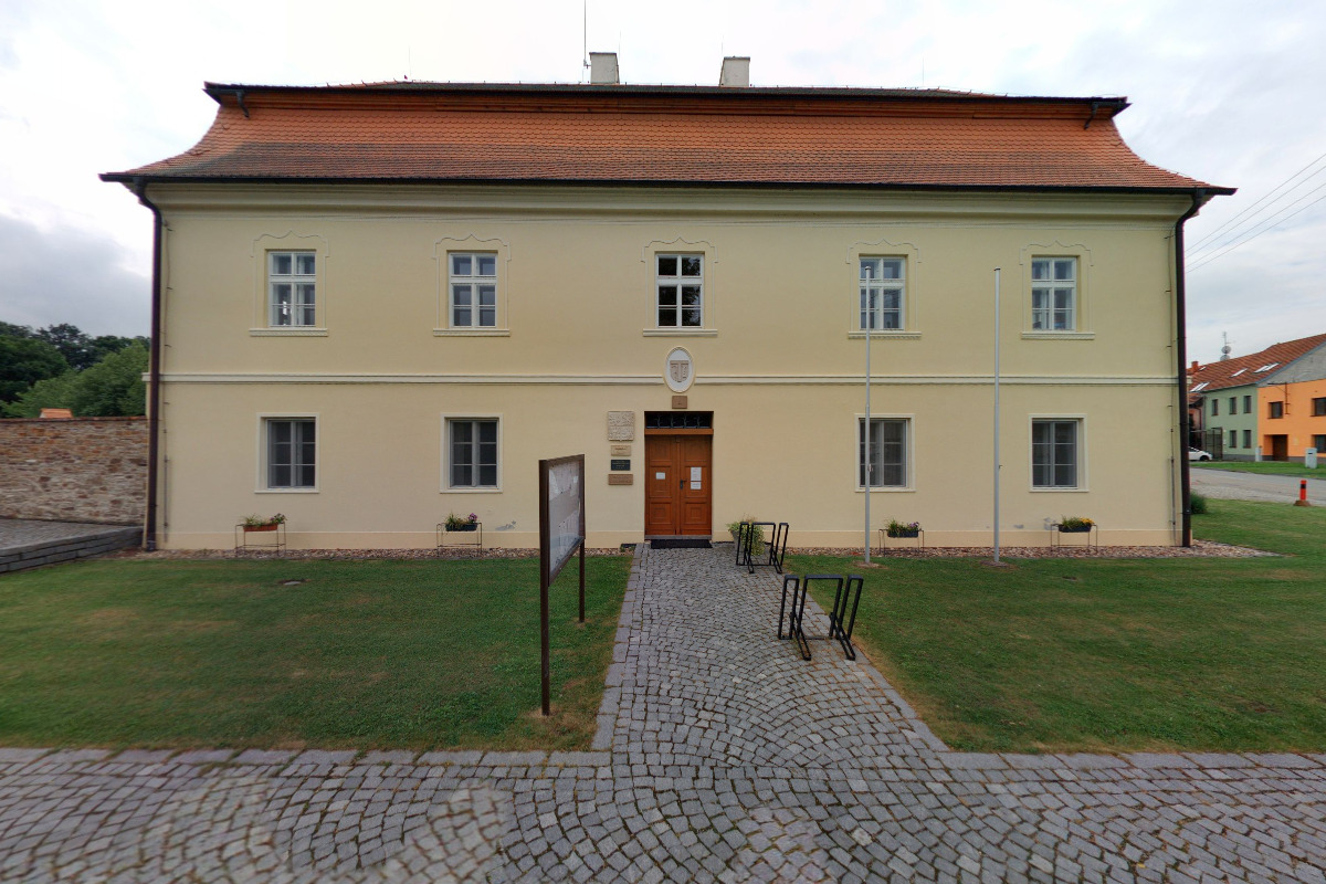 Komořany - obecní úřad foto 5