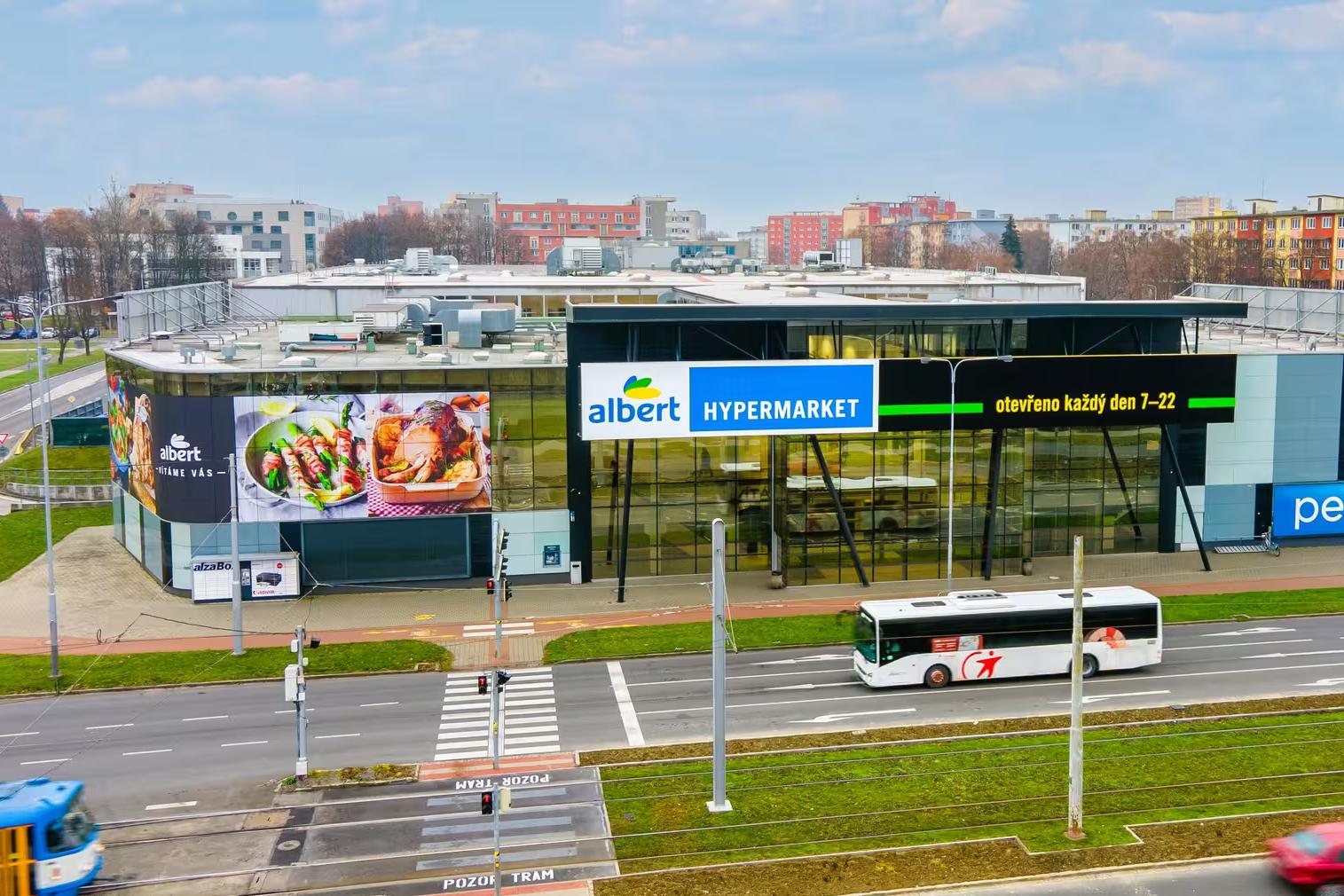 Parkování pod Hypermarketem Albert zdarma