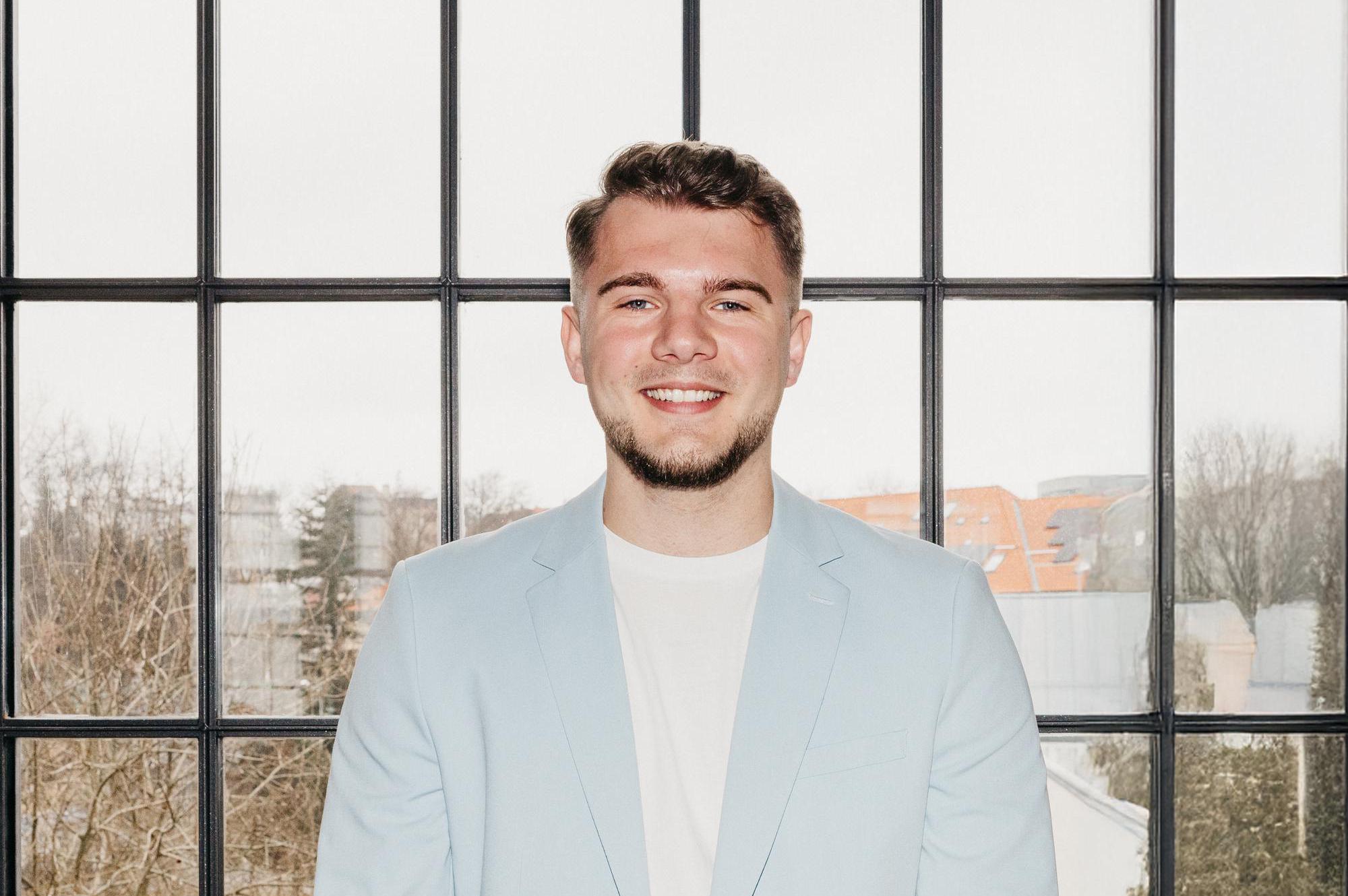 Adam Dlouhý - realitní makléř