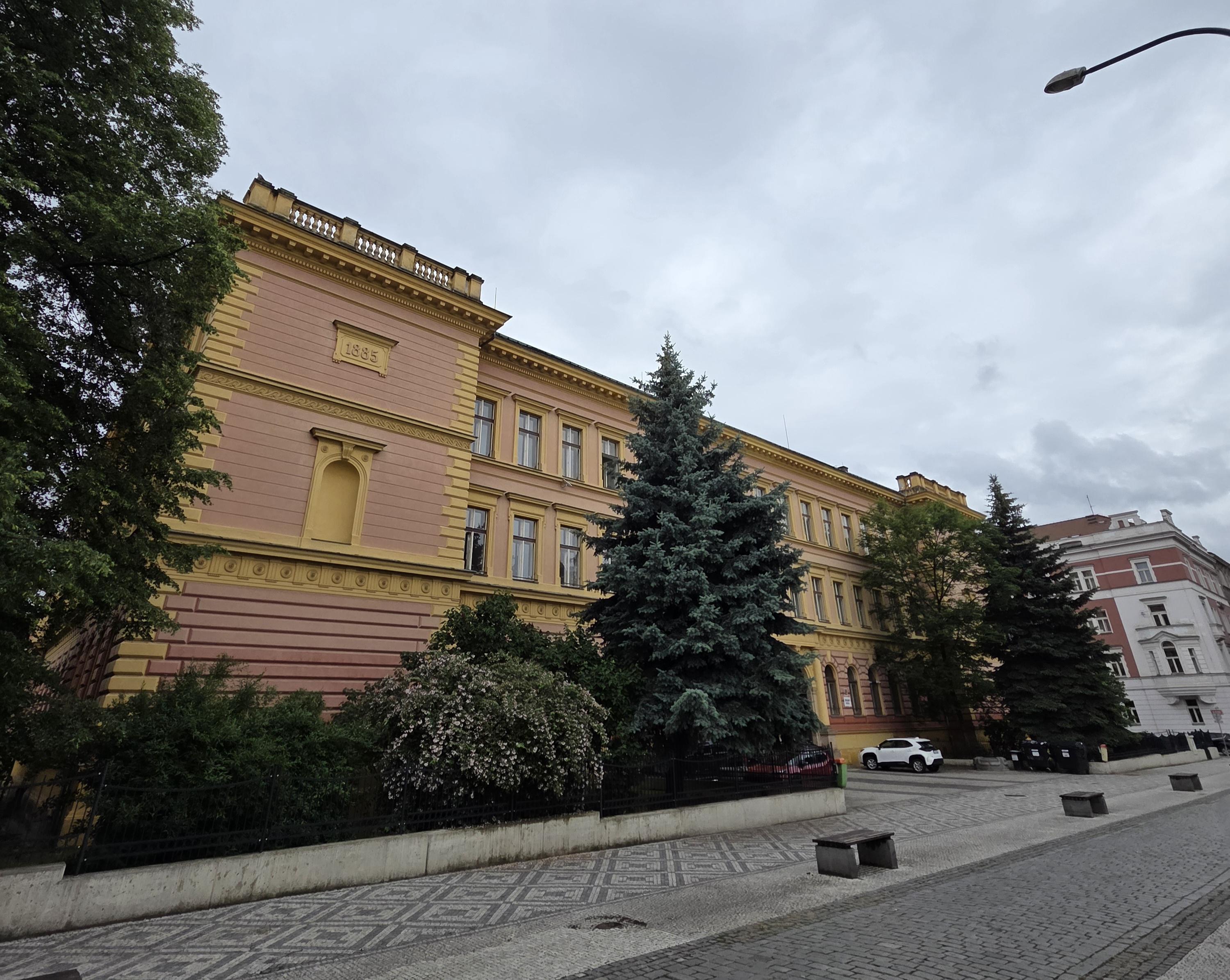 Základní škola, Praha 2, Botičská 8 foto 2