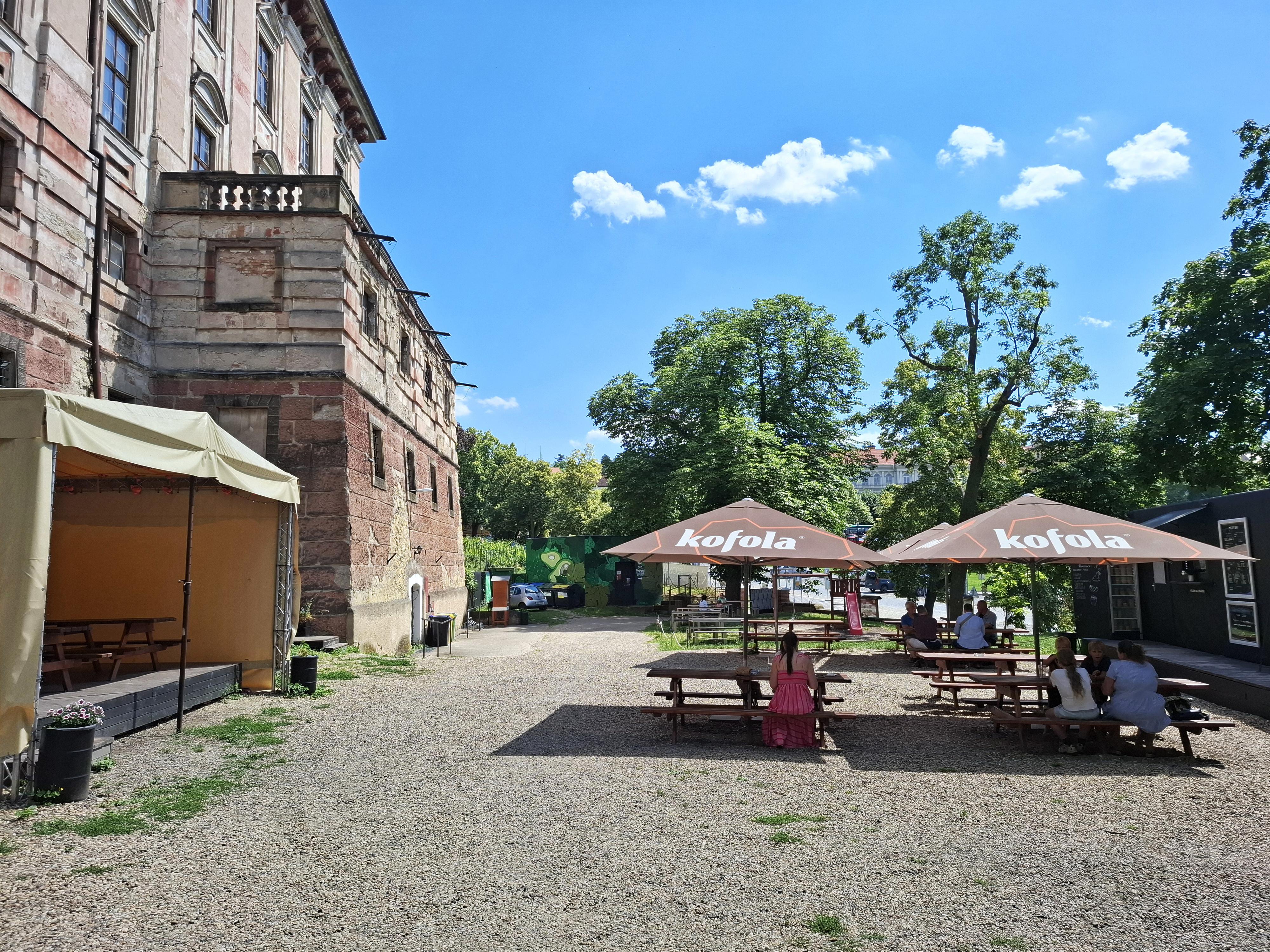 Street Buffet RCNL Podzámčí foto 6
