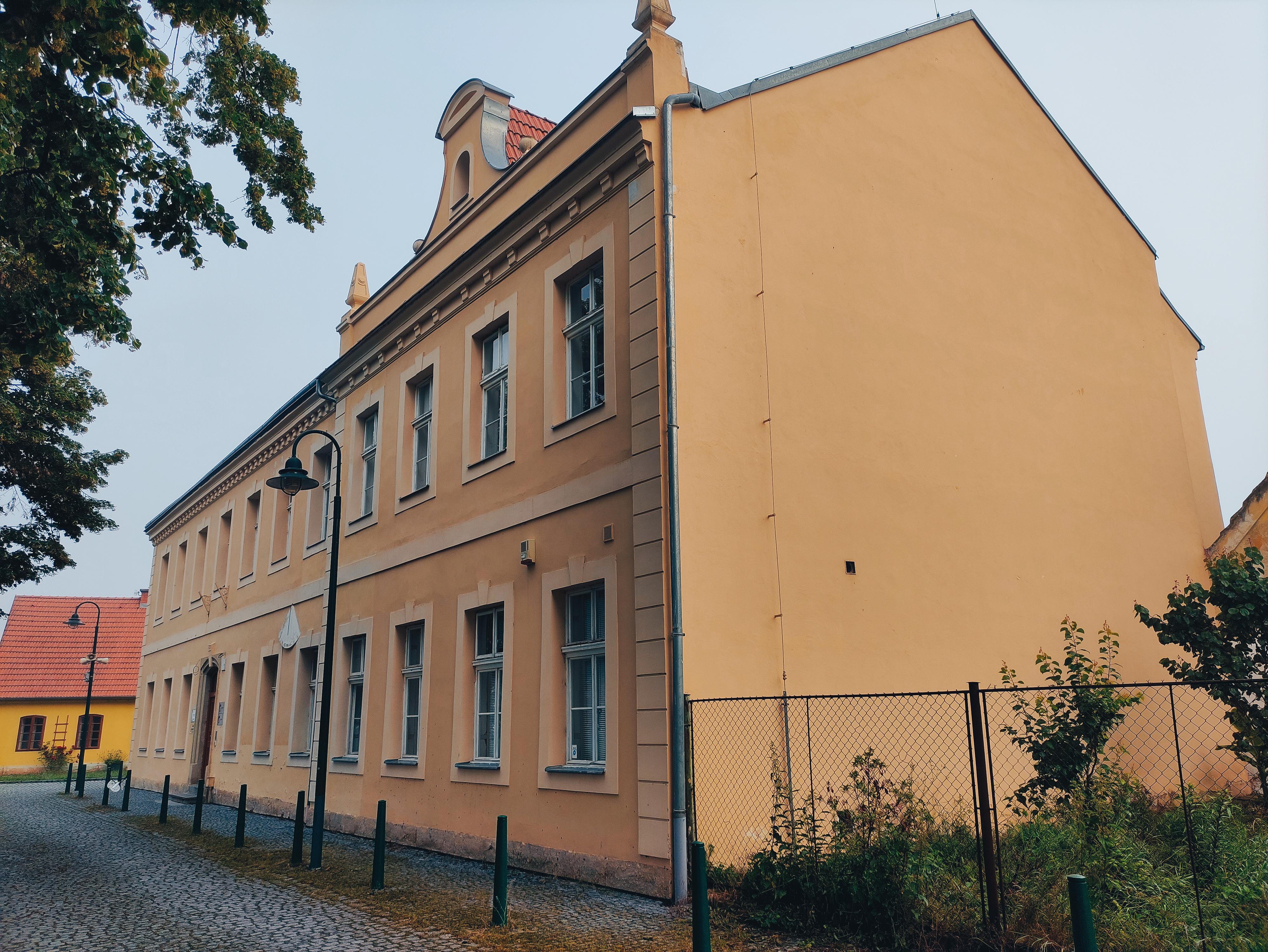 Střední uměleckoprůmyslová škola a ZUŠ Zámeček foto 3