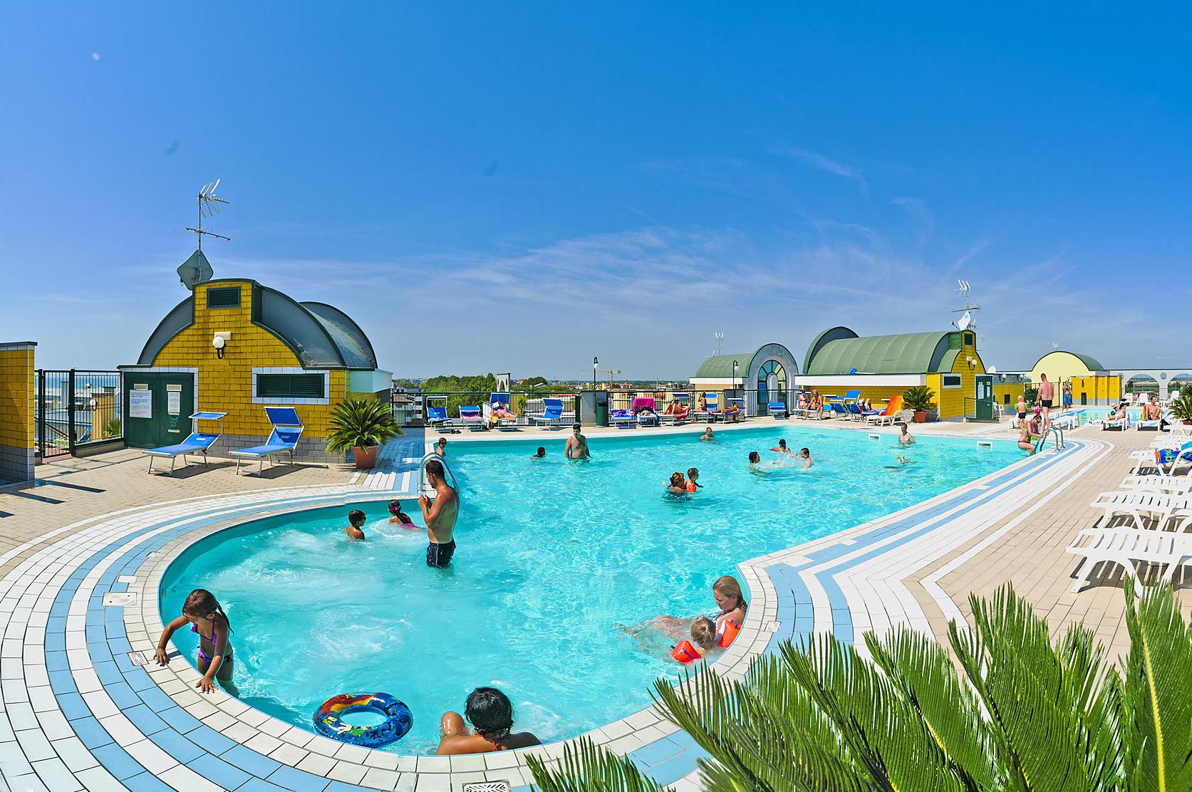 Itálie - Caorle - apartmán Colombo B4-5, bazény