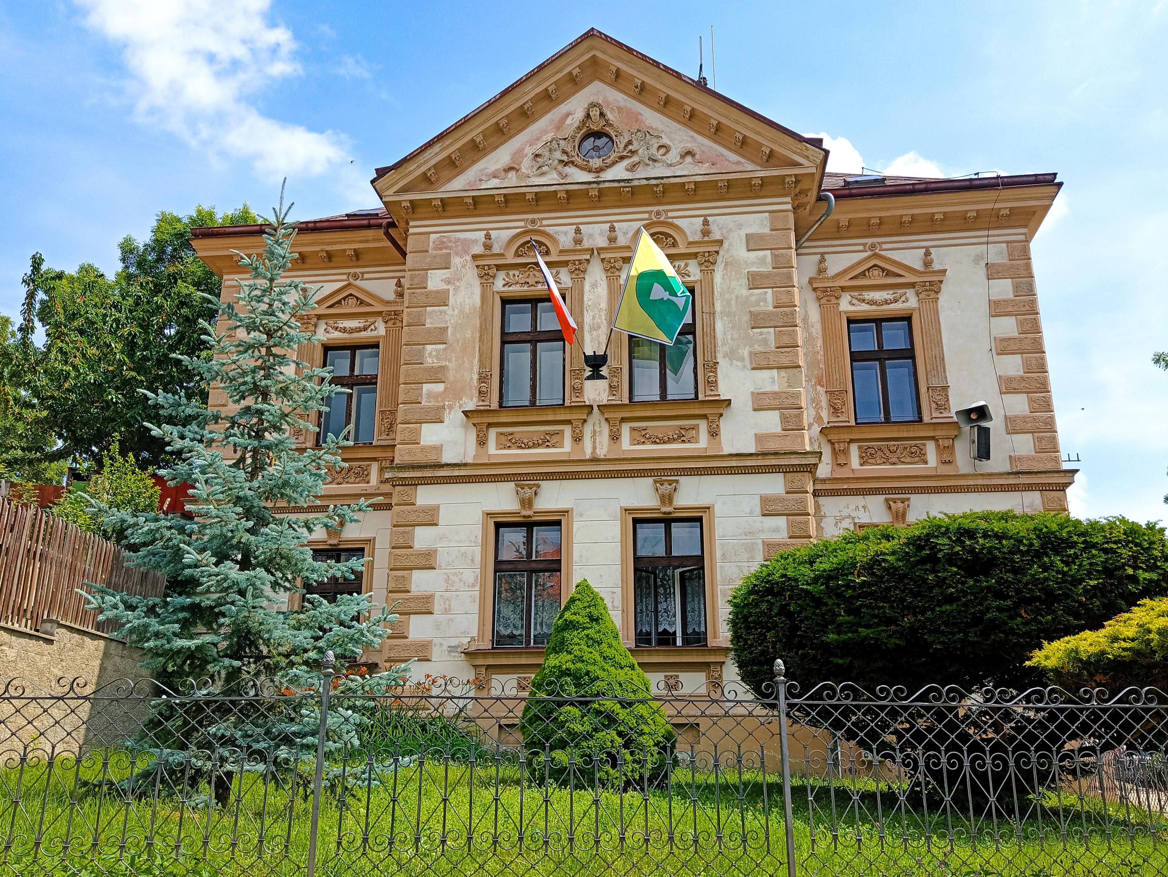 Třebušín - obecní úřad foto 3