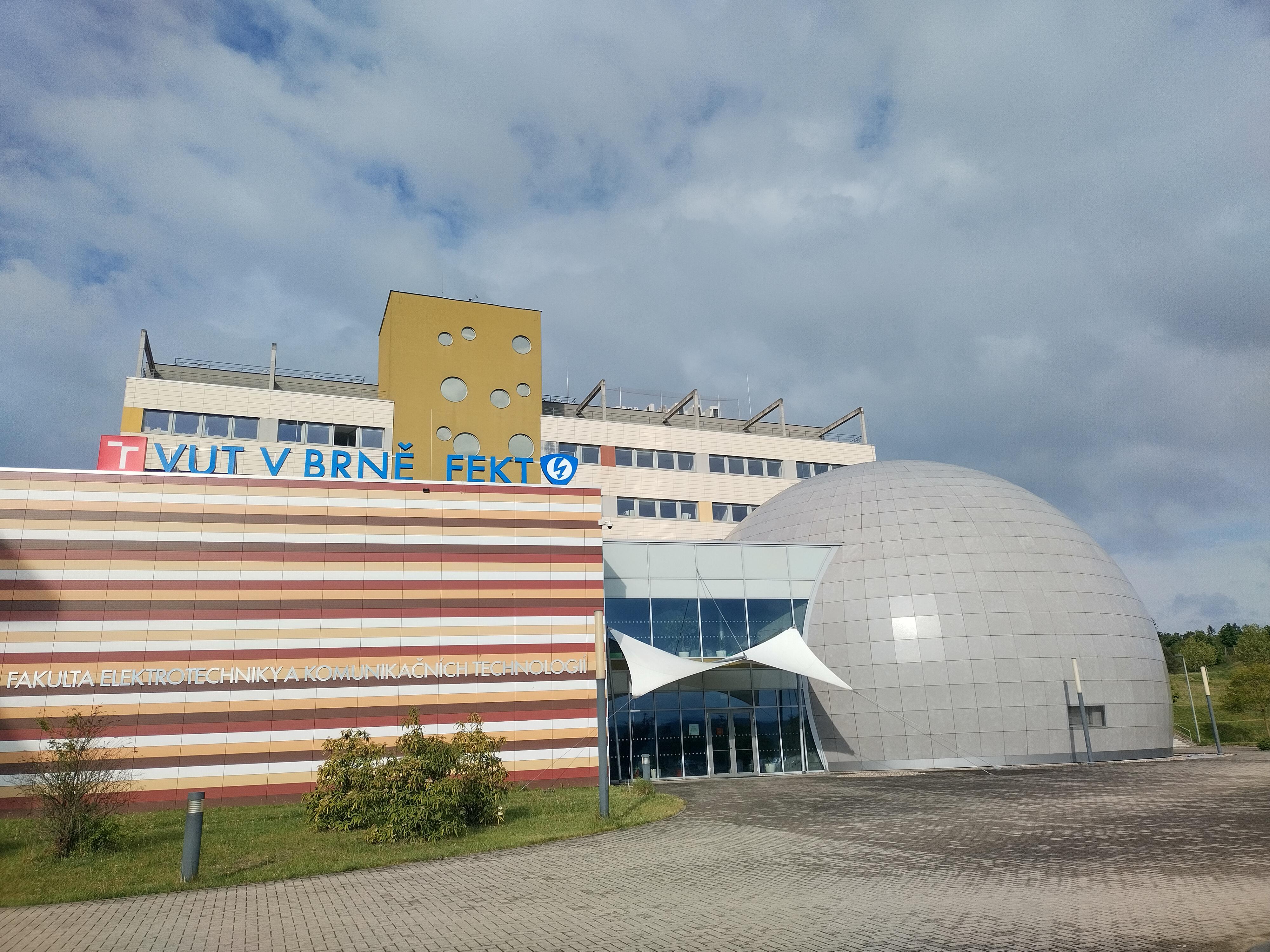 Vysoké učení technické v Brně - Fakulta elektrotechniky a komunikačních technologií foto 2