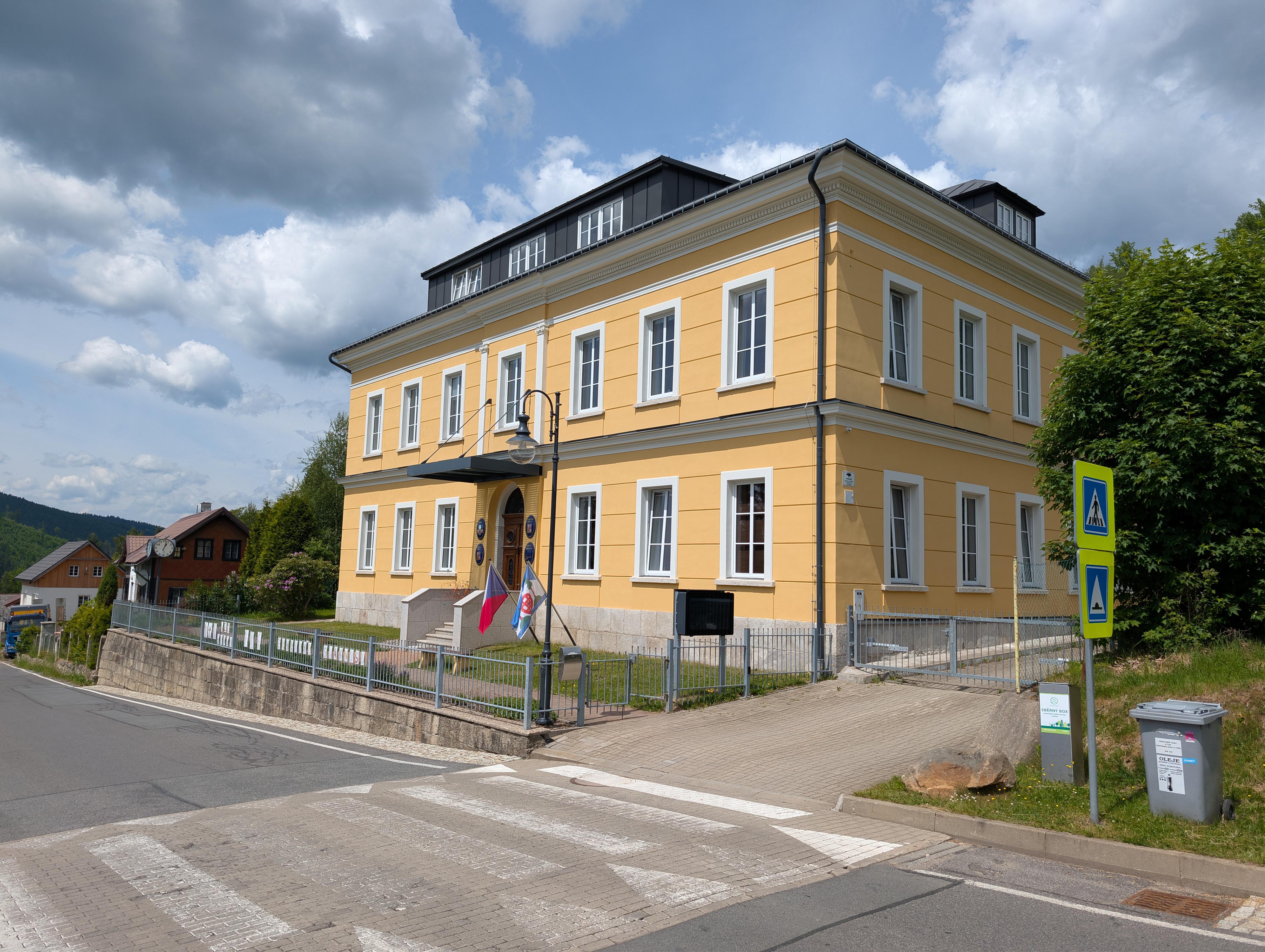 Albrechtice v Jizerských horách - obecní úřad foto 2