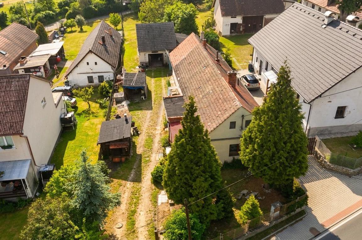 Prodej rodinného domu v Tlucná  s pozemek