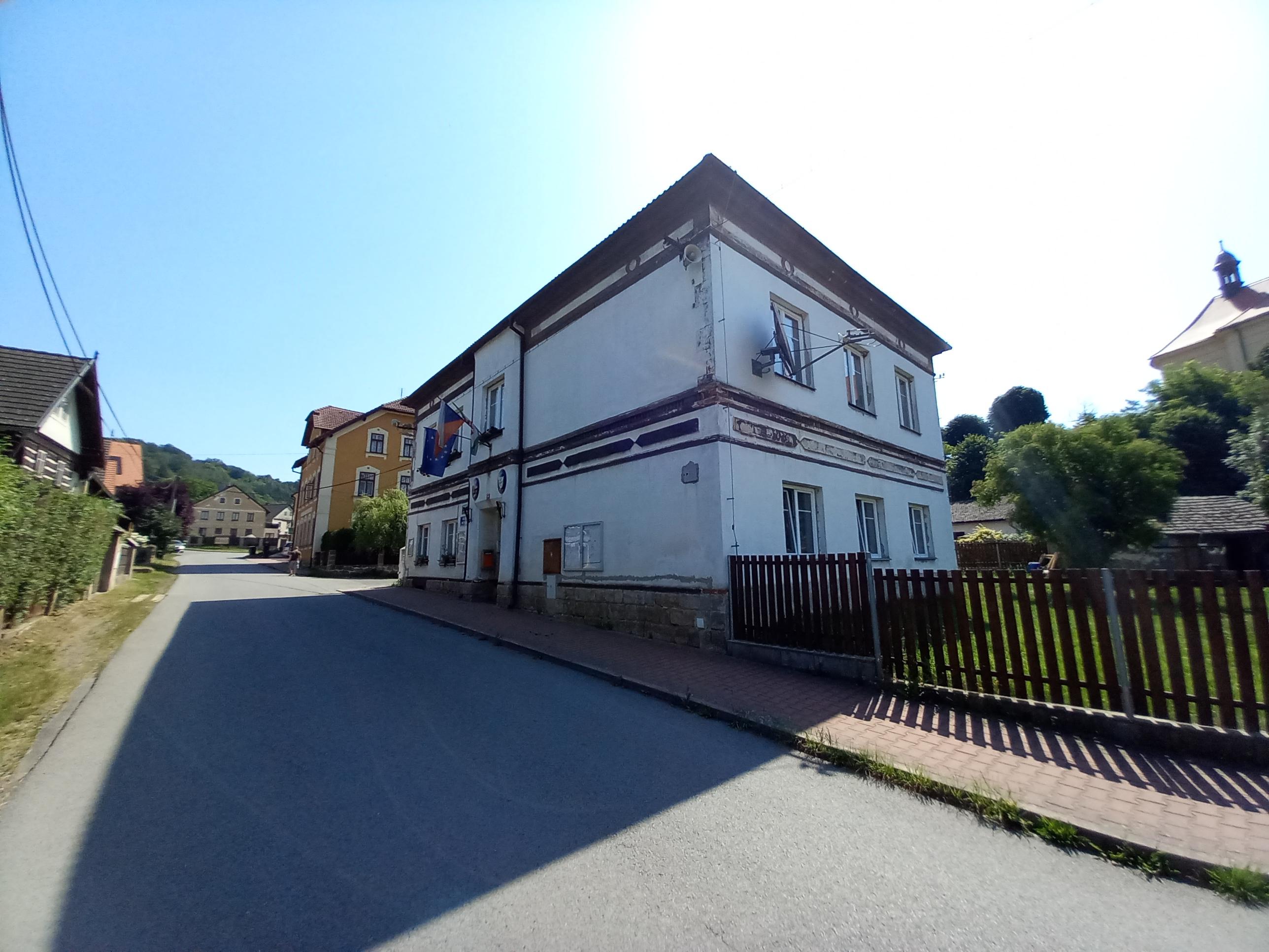 Chlum - obecní úřad foto 6