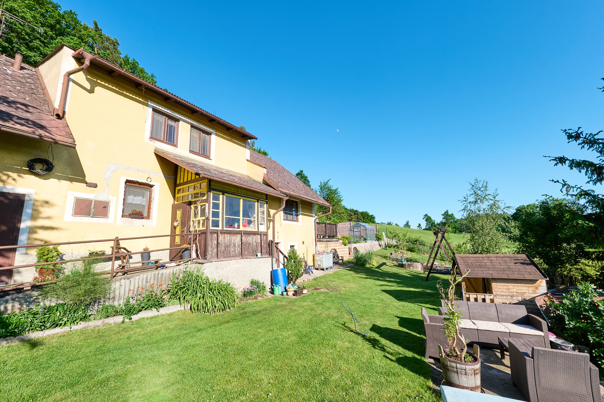 Prodej RD pozemek 1094 m2 v obci Krabčice - Dolany