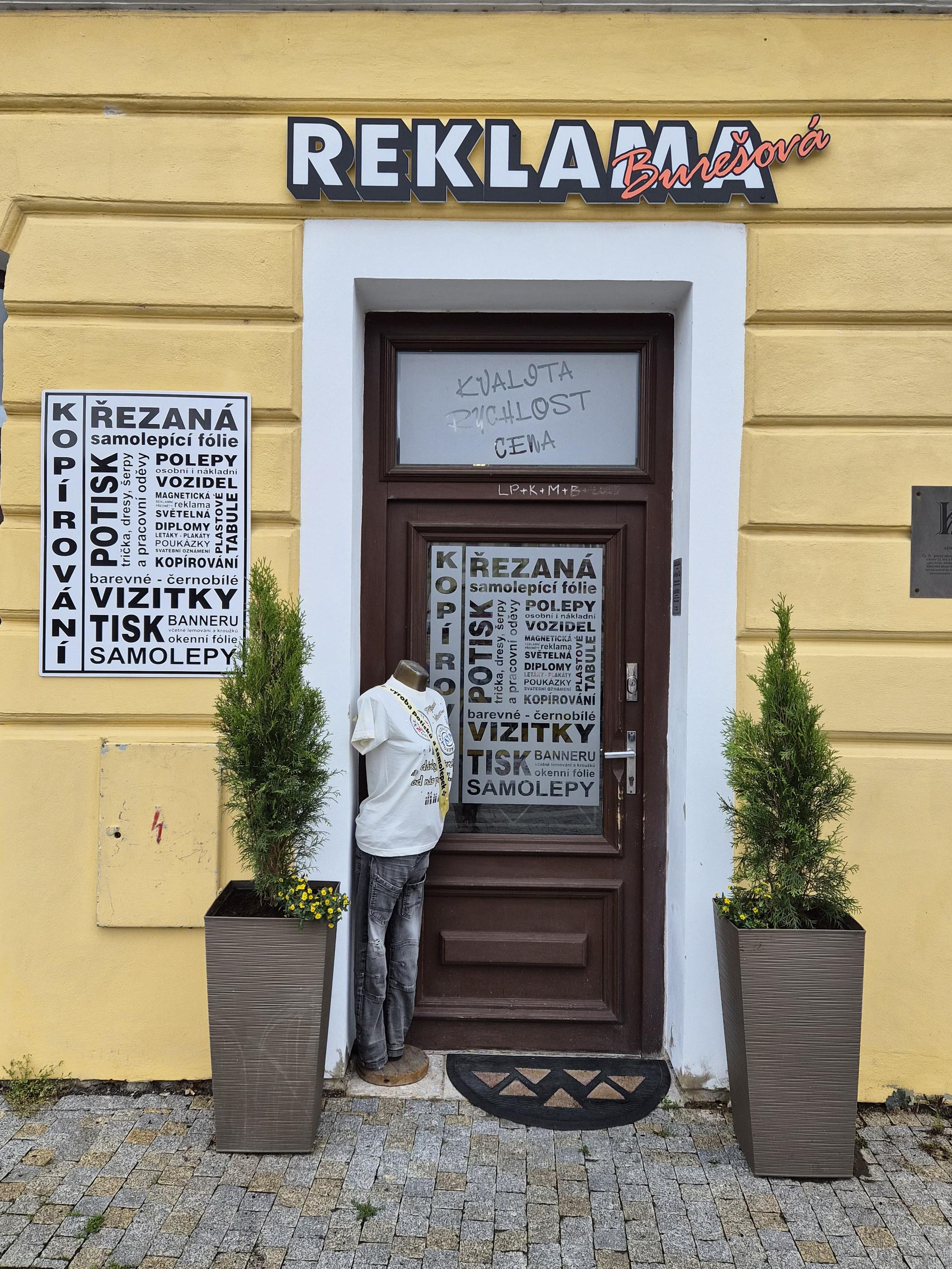 Reklama Burešová foto 2