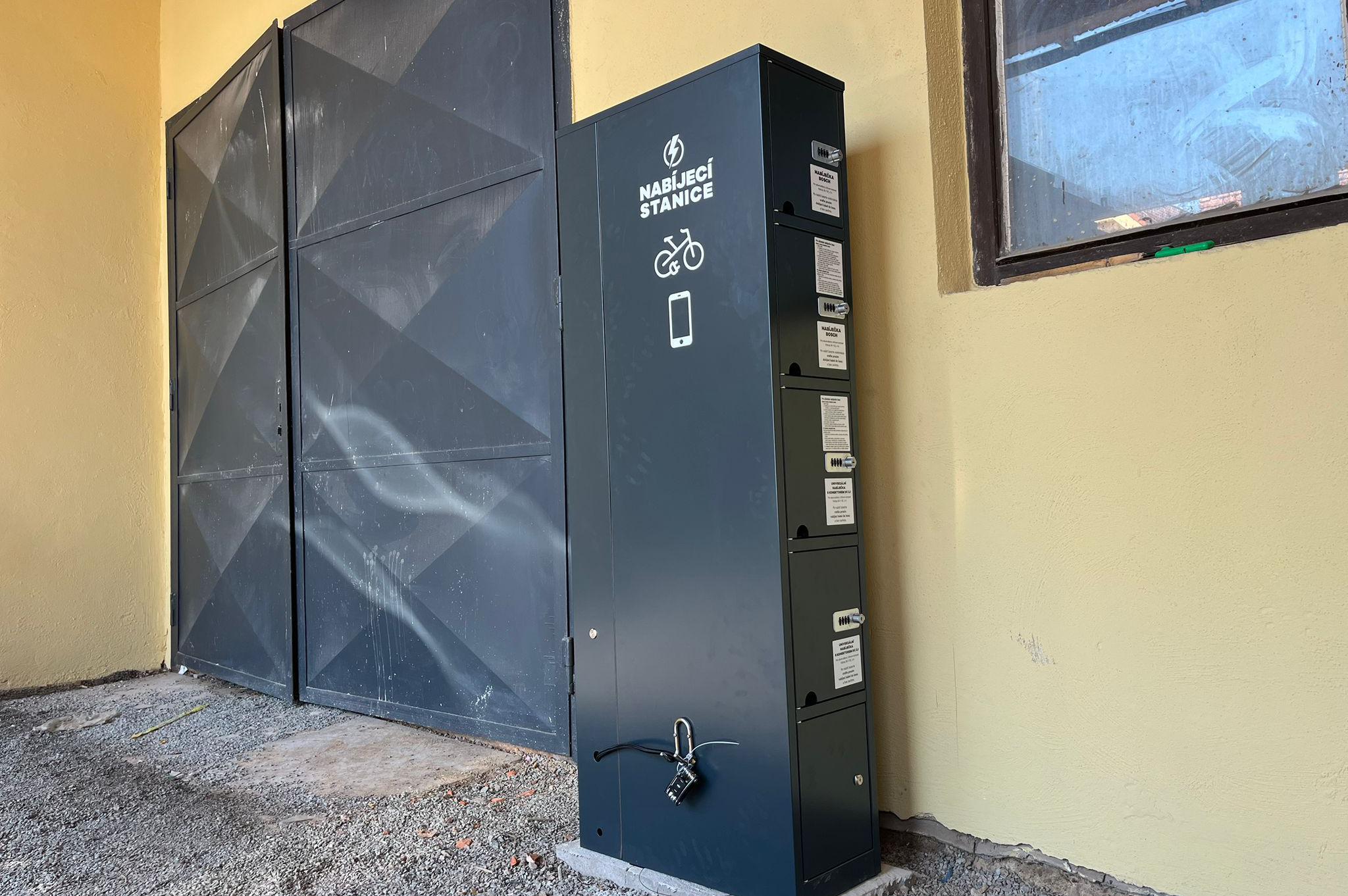 Nabíjecí stanice pro elektrokola a mobilní zařízení foto 1