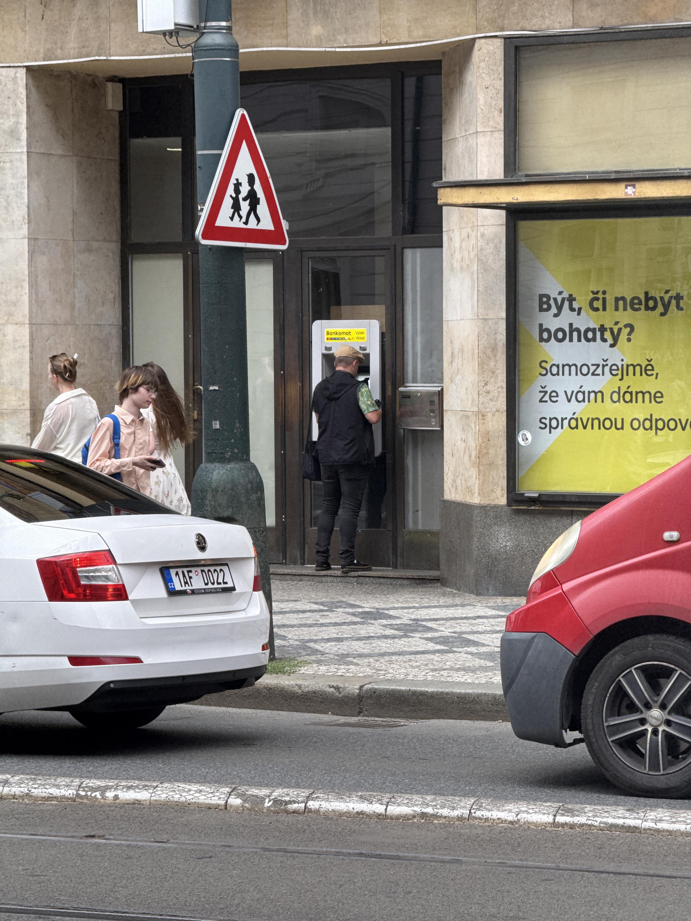 Raiffeisenbank - bankomat foto 2
