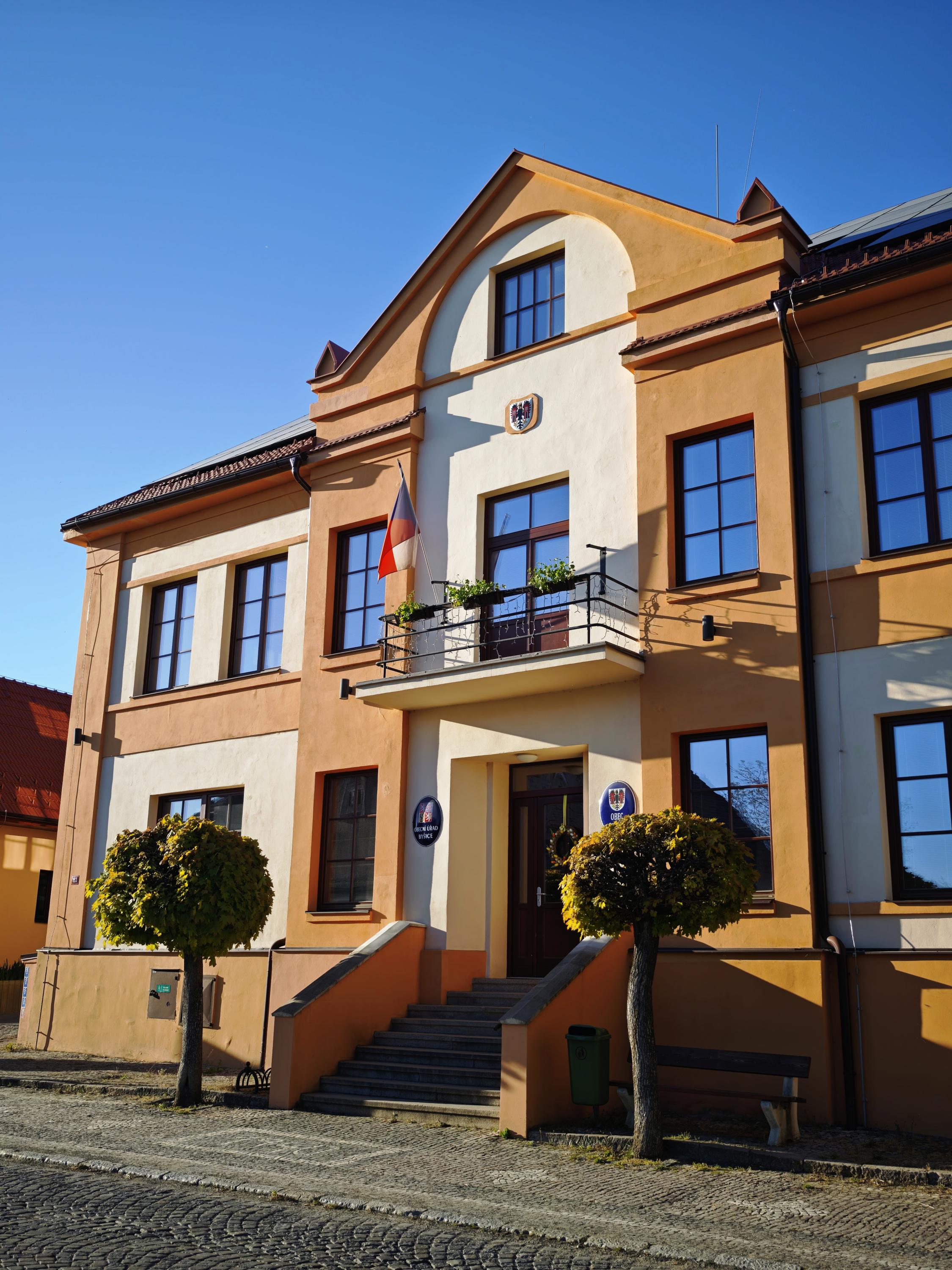 Byšice - obecní úřad foto 2