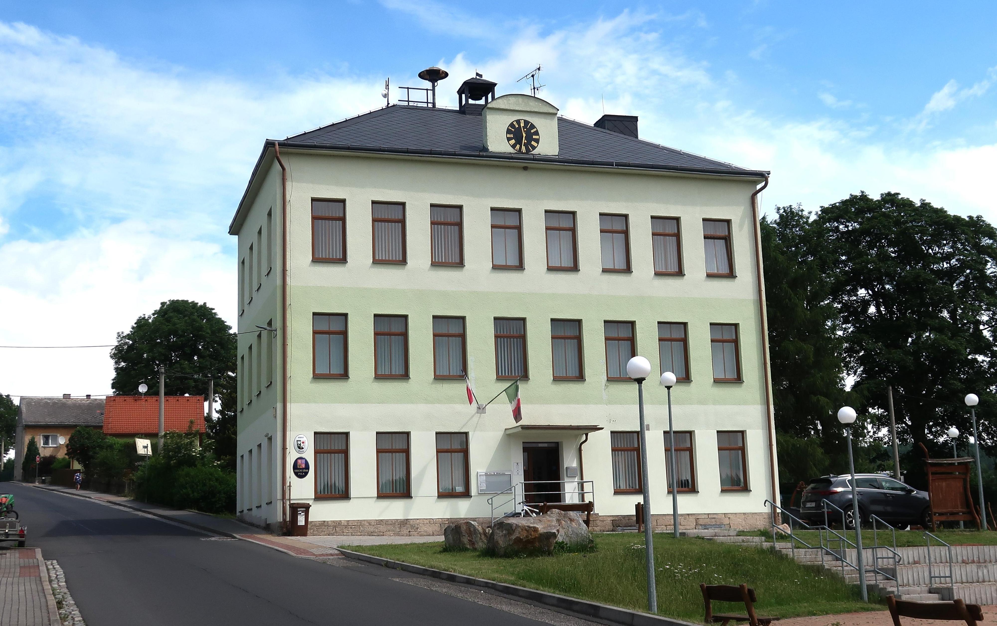 Pila - obecní úřad foto 6