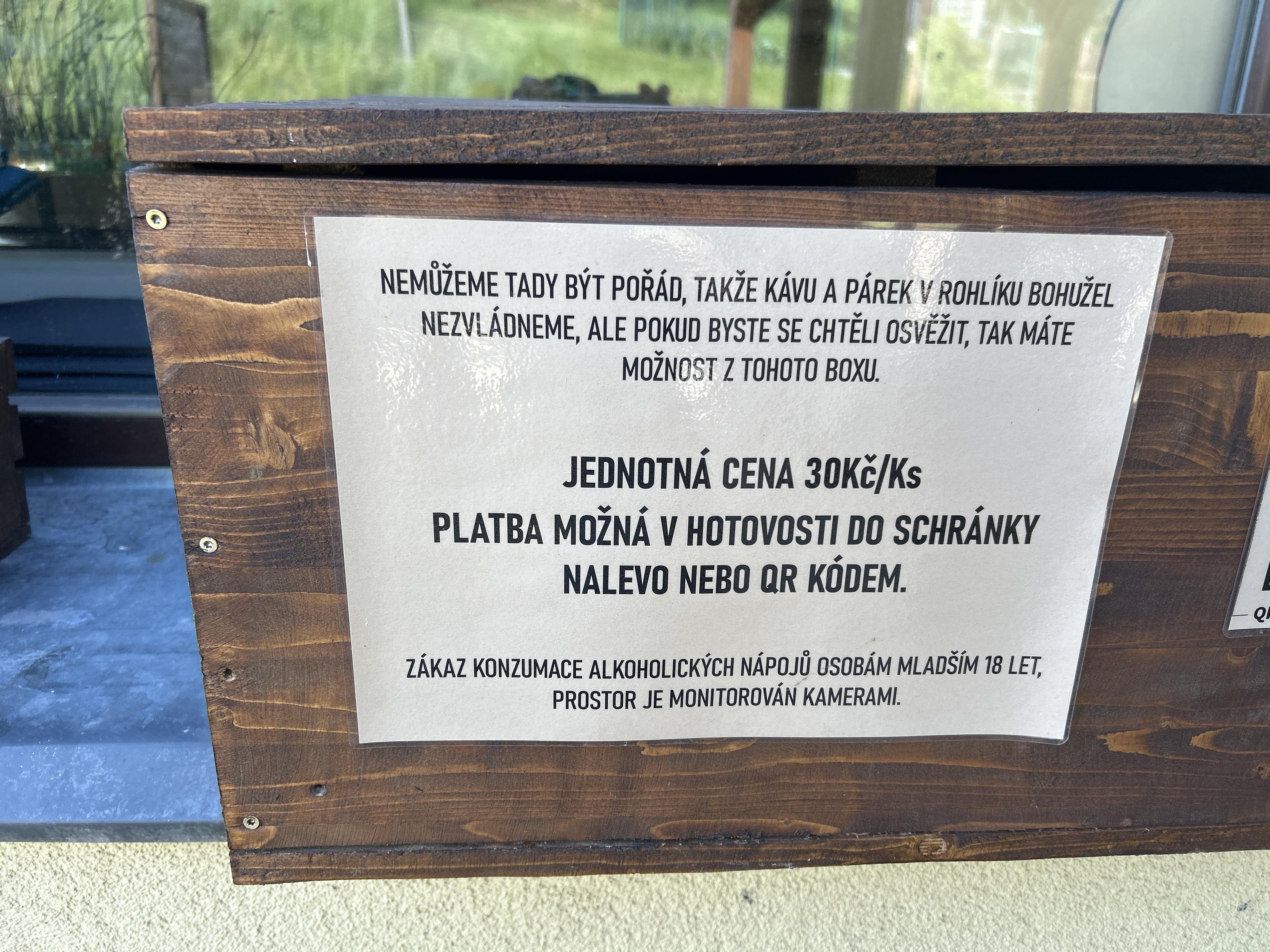Samoobslužný bar před Prodejnou Hrad foto 1