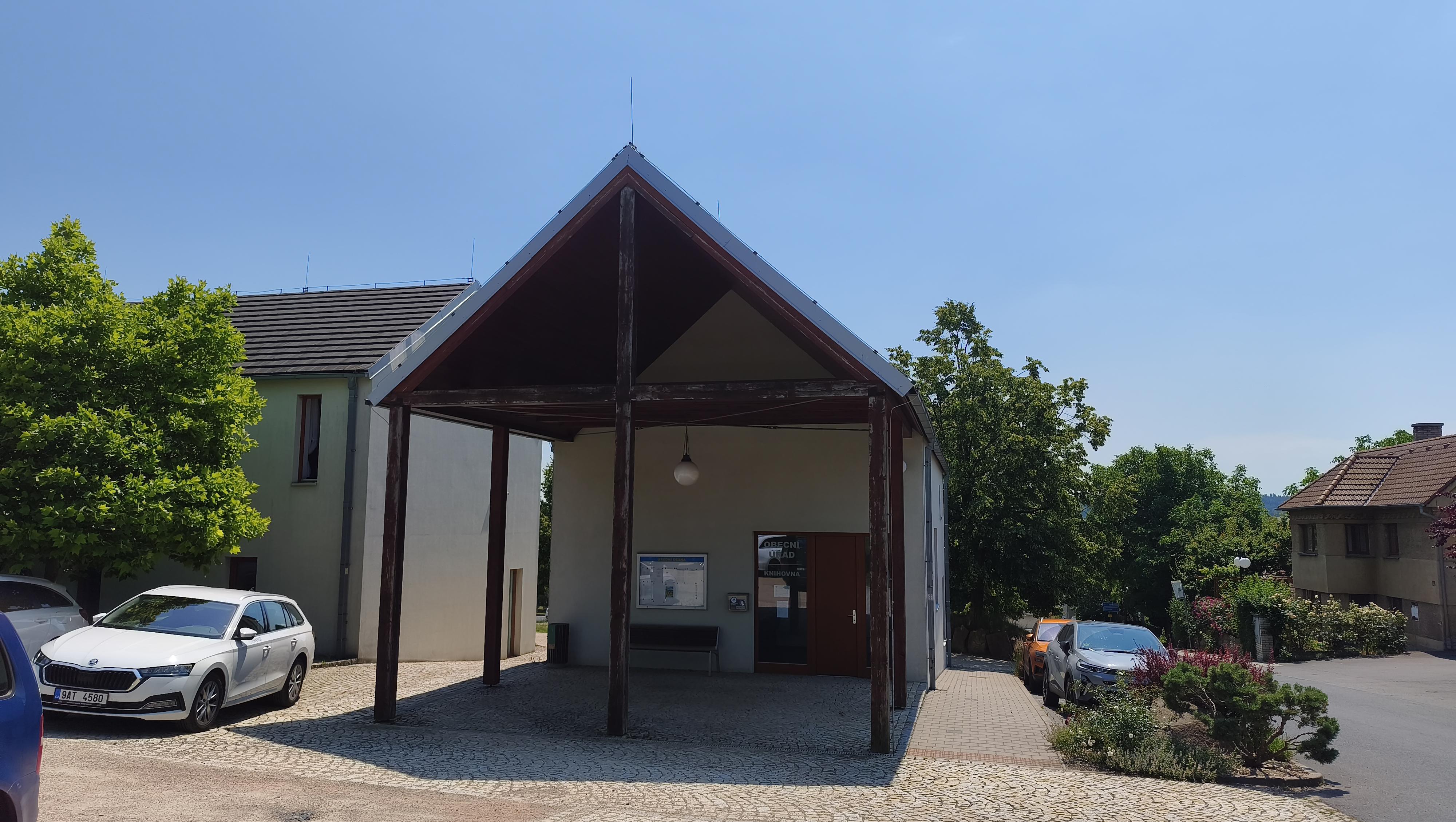 Zichovec - obecní úřad foto 3