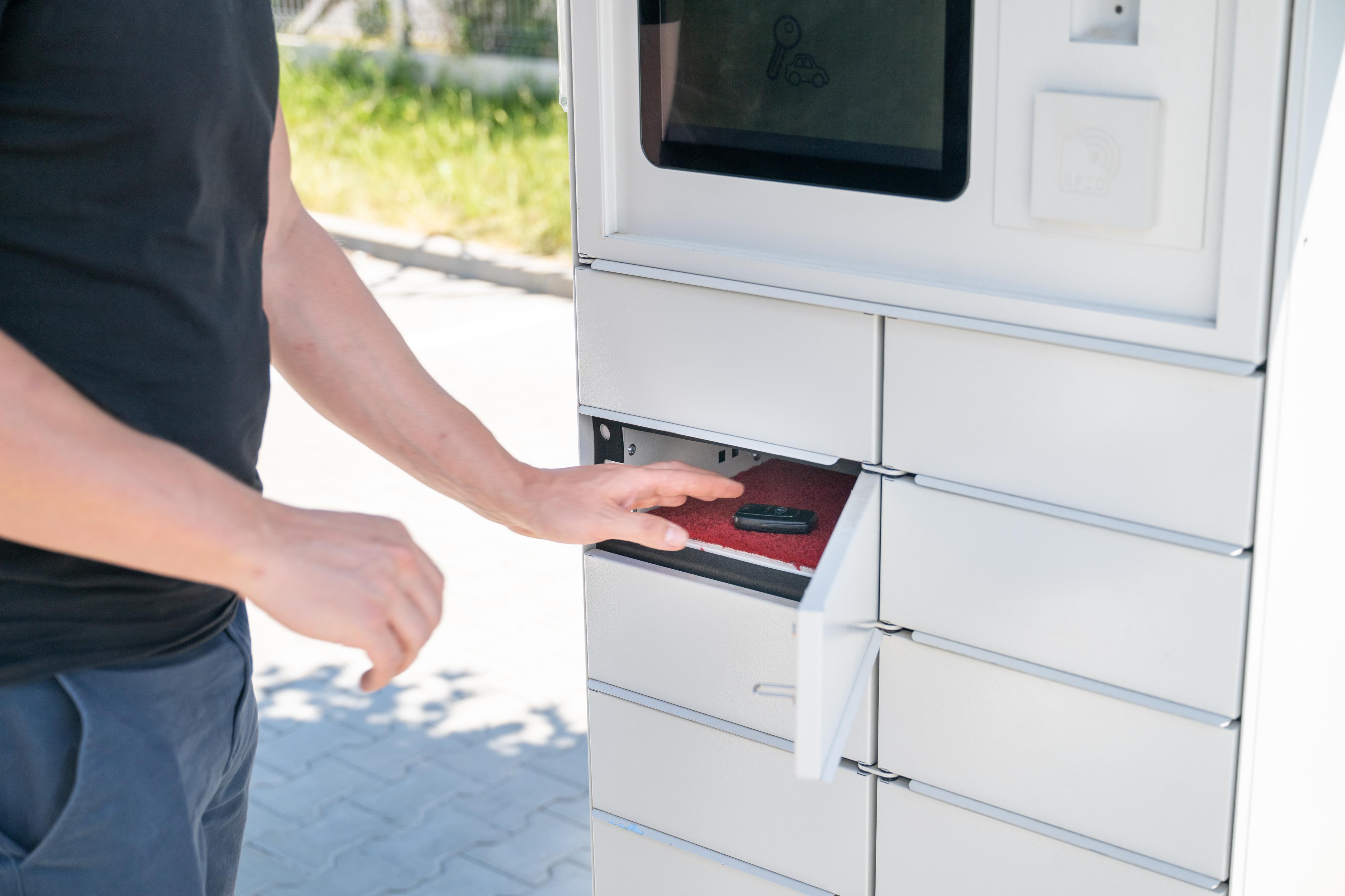 Emil Frey - key box foto 3