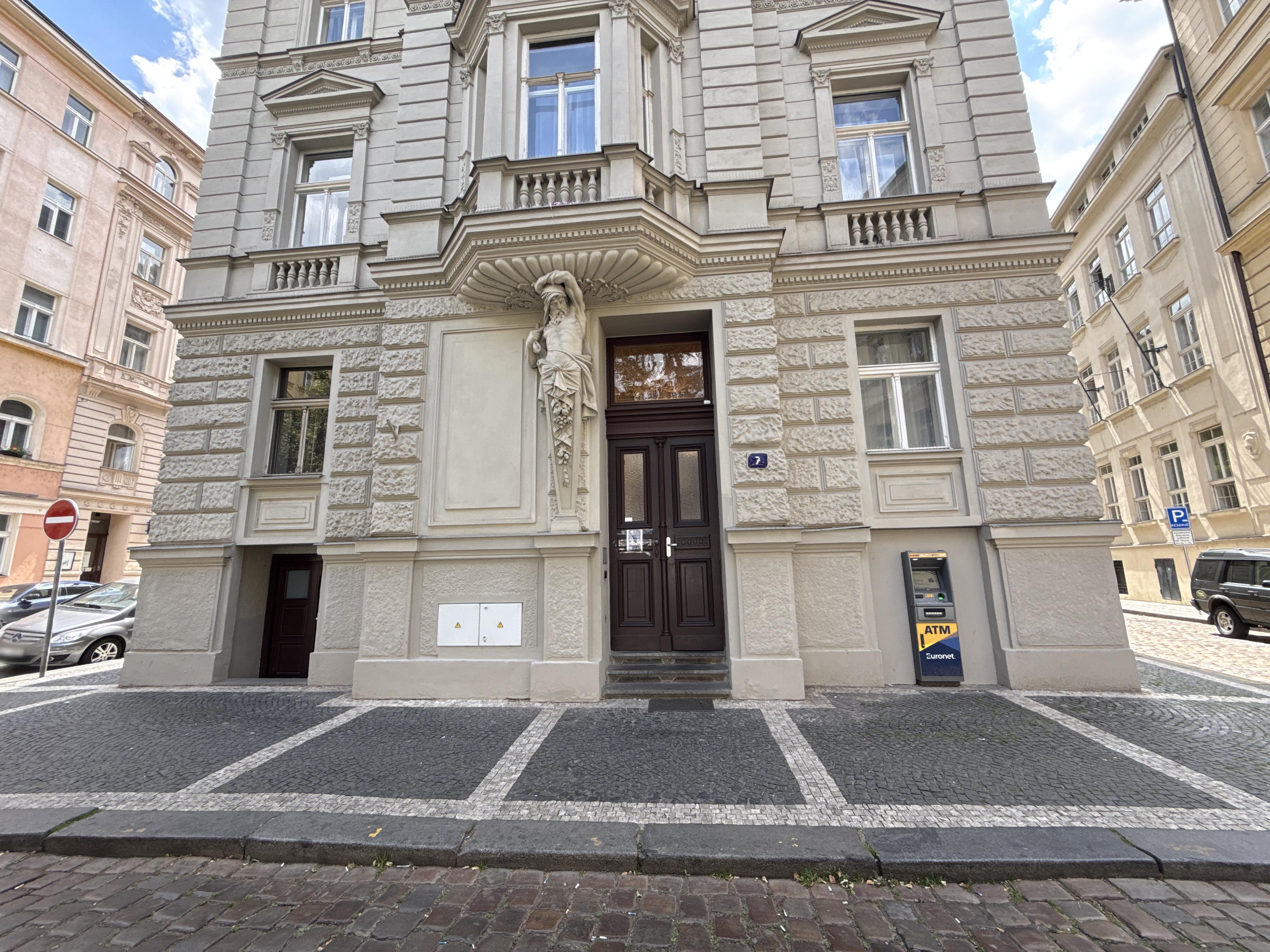 Apartmán Pštrossova