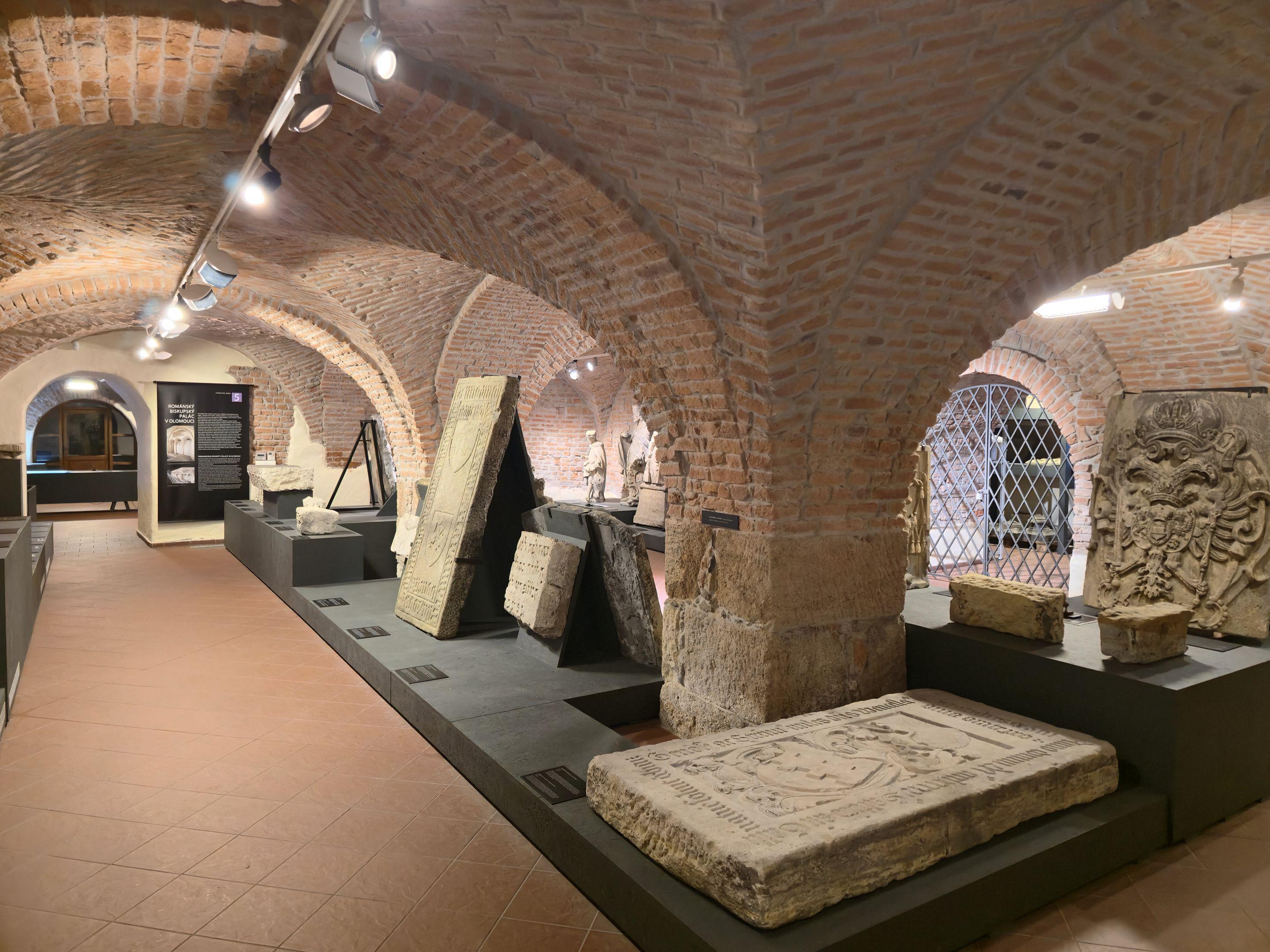 Příběh kamene – expozice geologie, archeologie a lapidária foto 3