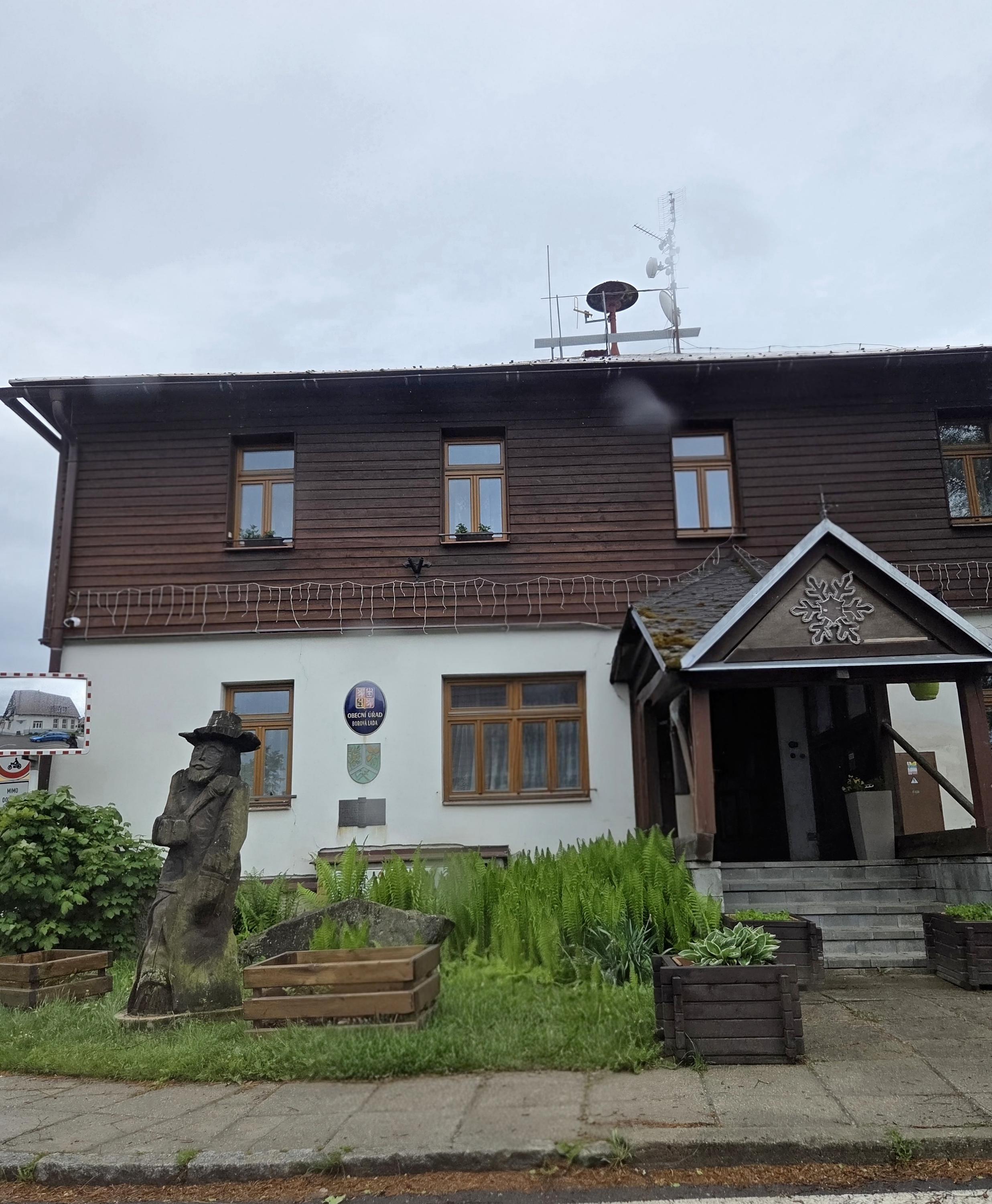 Borová Lada - obecní úřad foto 6